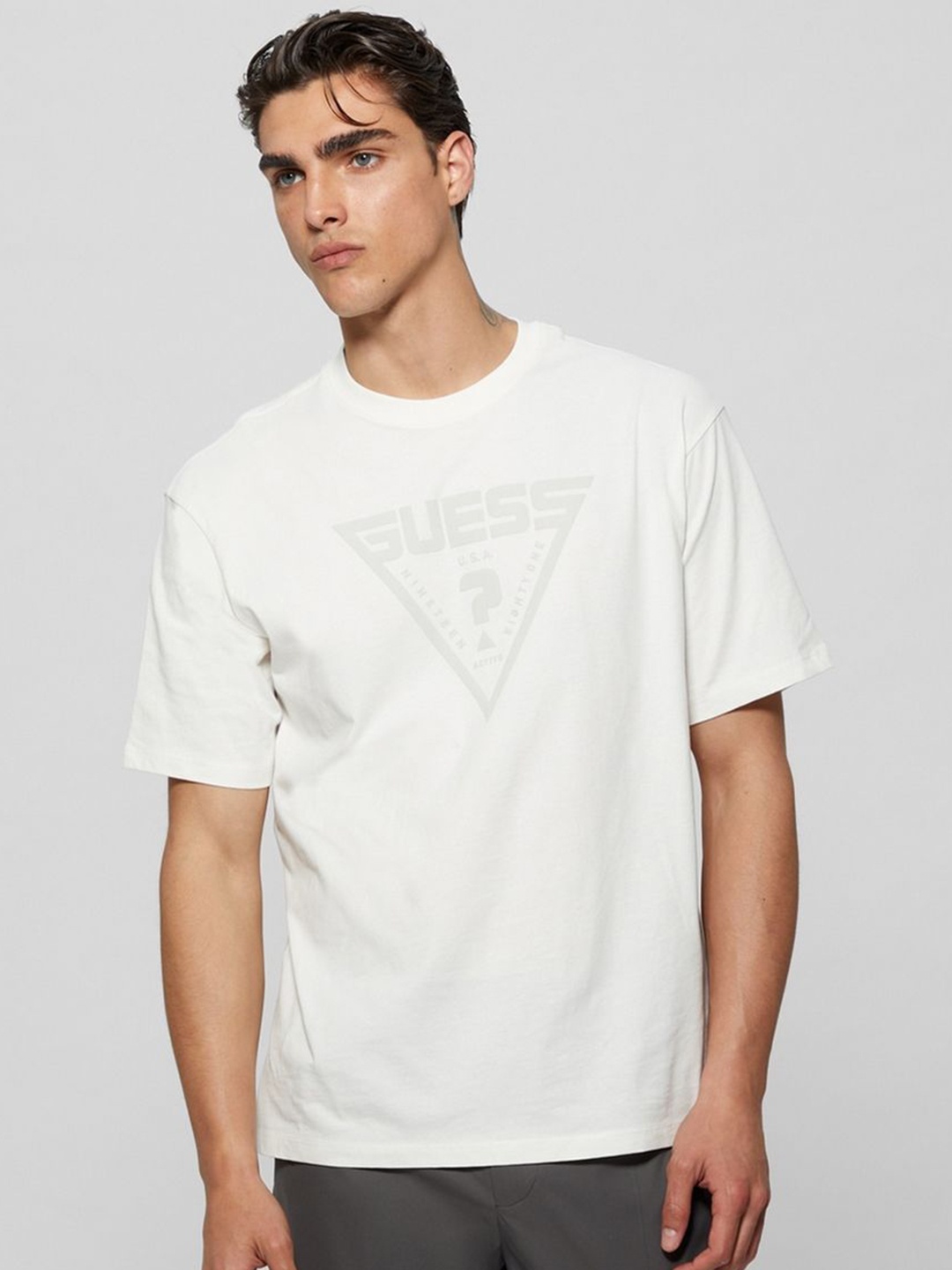 

GUESS Men Typography Printed Round Neck Cotton T-shirt, White