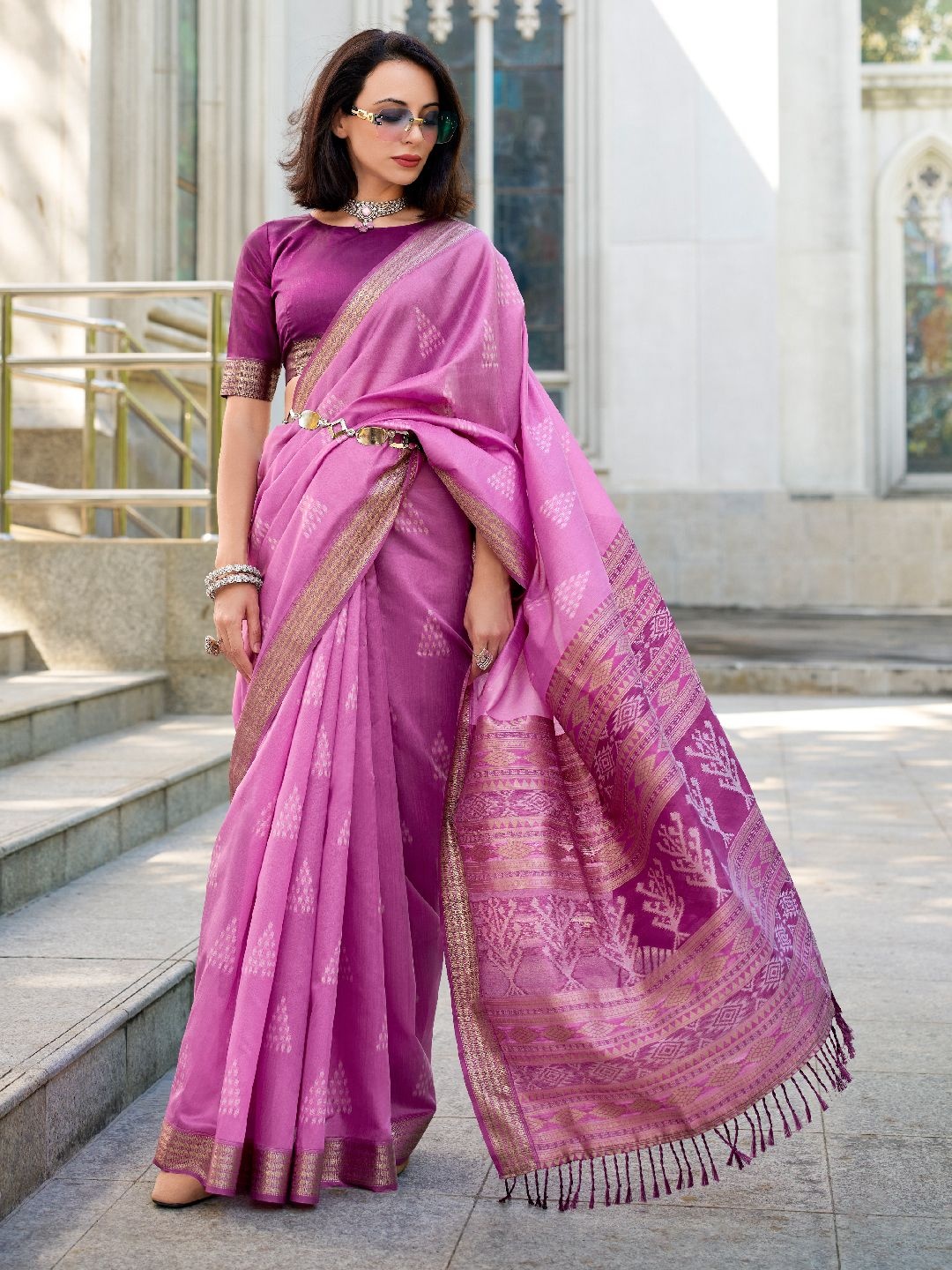 

DIVASTRI Woven Design Zari Silk Blend Saree, Purple