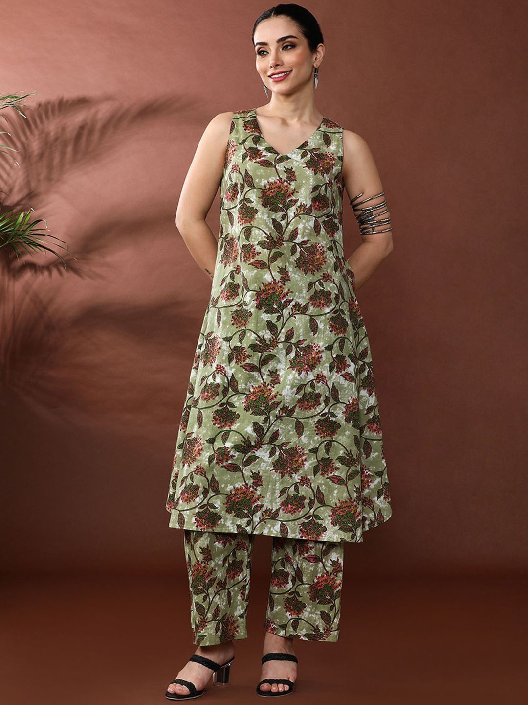 

Anouk Floral Printed V Neck Pure Cotton A-Line Kurta With Trouser, Green