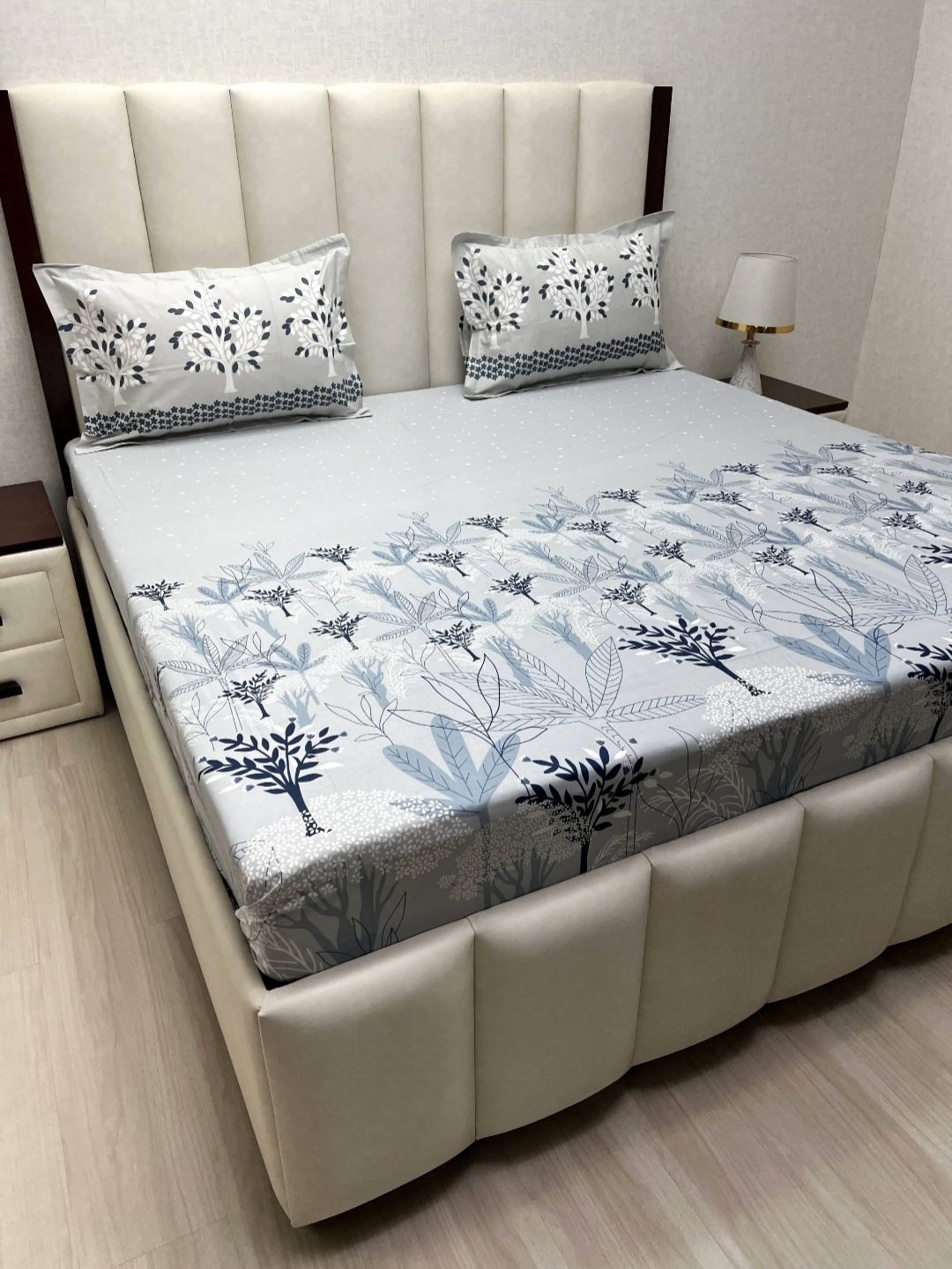 

Pure Decor Lifestyle Grey Printed Pure Cotton 230 TC King Bedsheet Set 2.74 m x 2.74 m