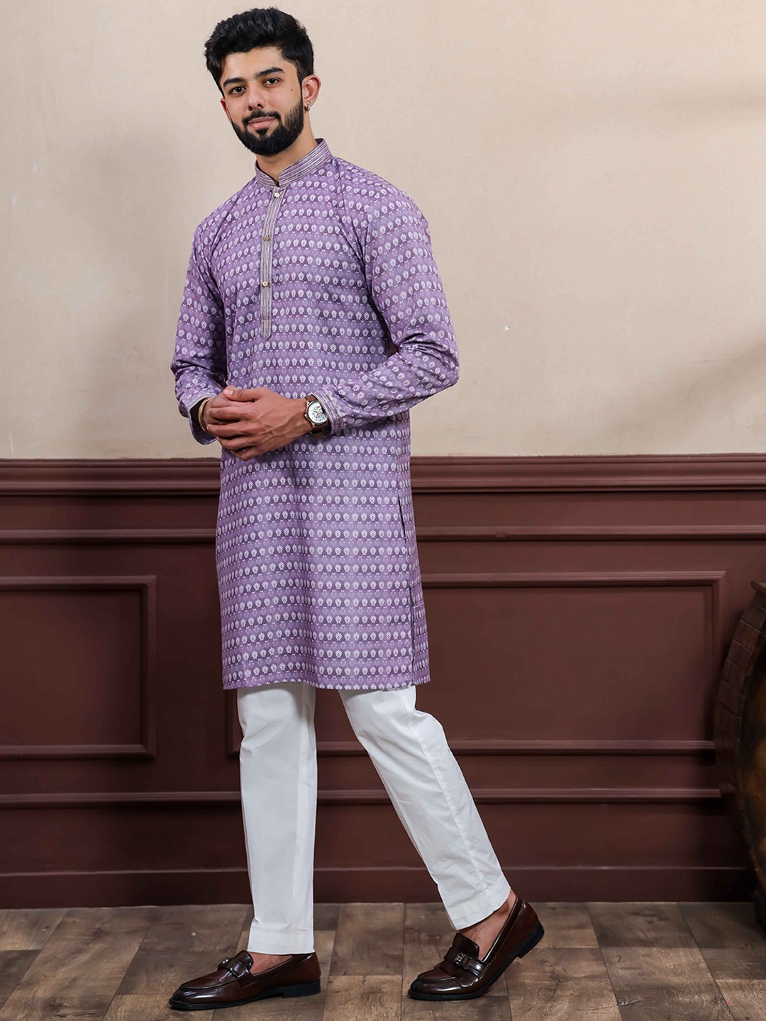 

Koshin Floral Printed Mandarin Collar Straight Kurta with Pyjamas, Purple