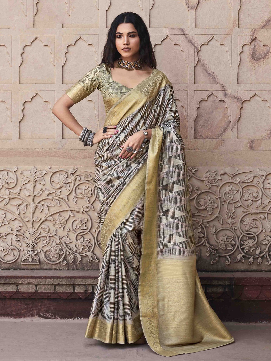 

KIMISHA Woven Design Zari Silk Blend Saree, Grey