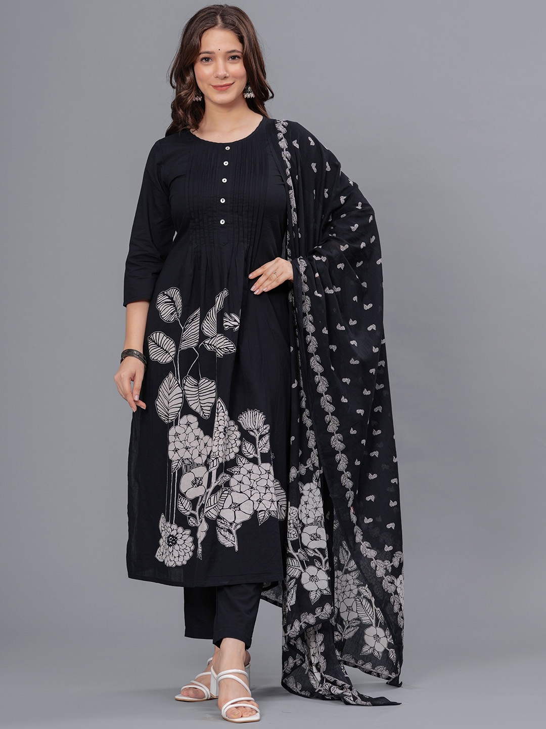 

Arayna Floral Printed Round Neck Pure Cotton Straight Kurta With Trouser & Dupatta, Black