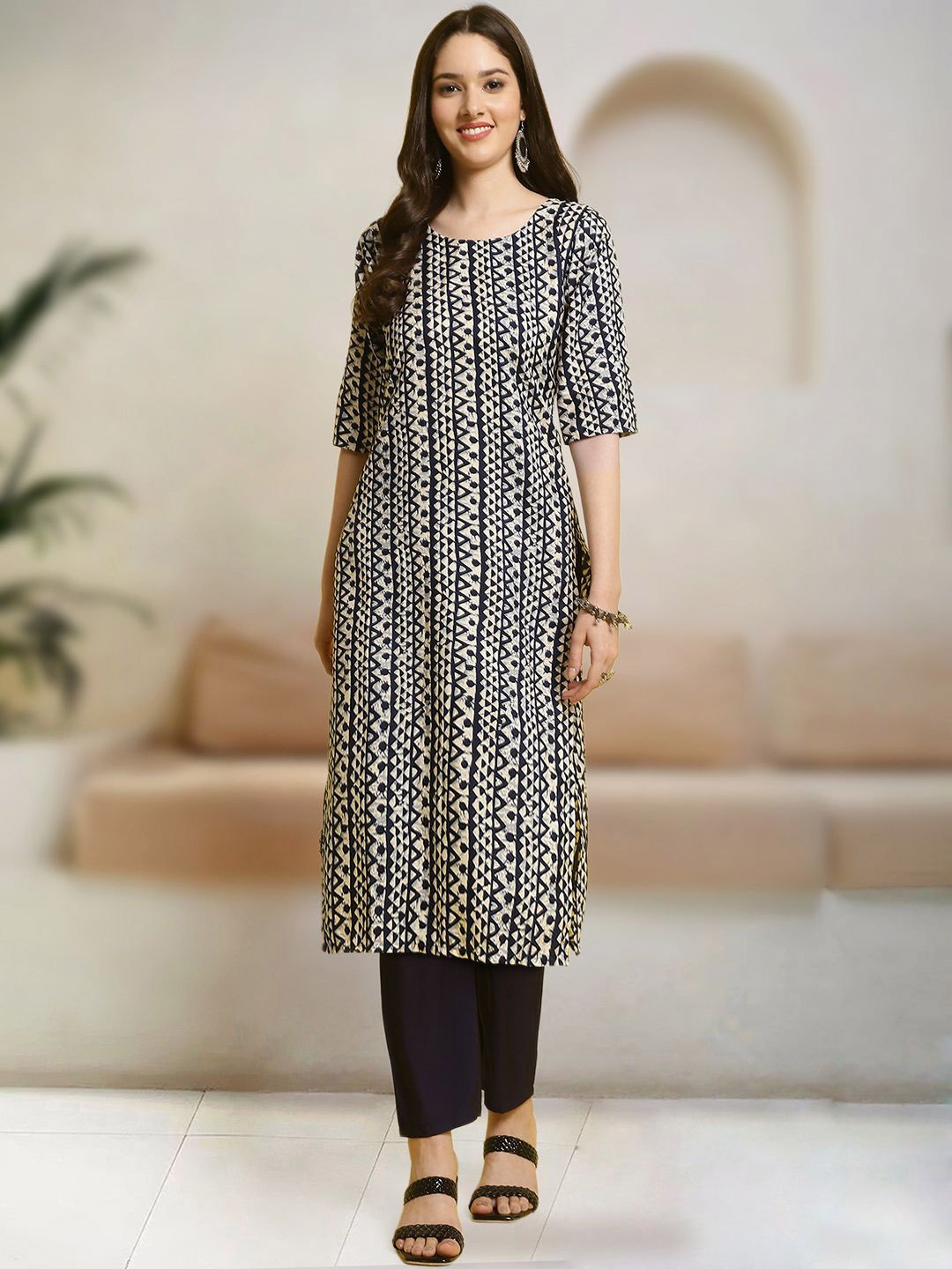 

Moda Rapido Geometric Printed Straight Kurta with Trouser, Black