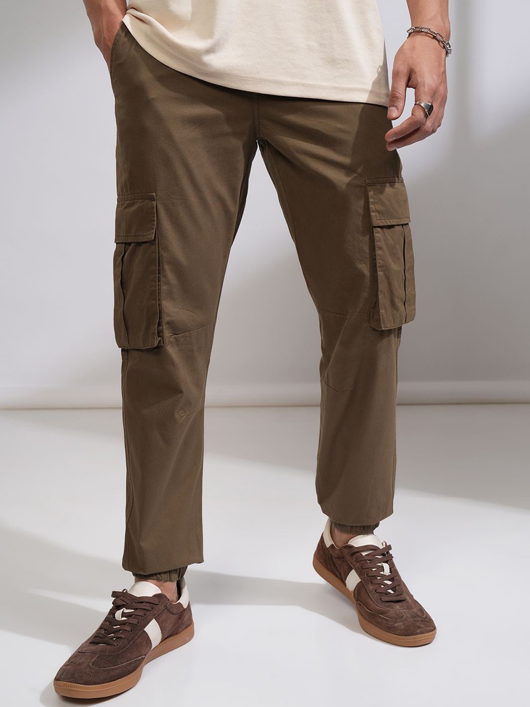 

HIGHLANDER Men Solid Mid-Rise Regular Fit Joggers, Brown