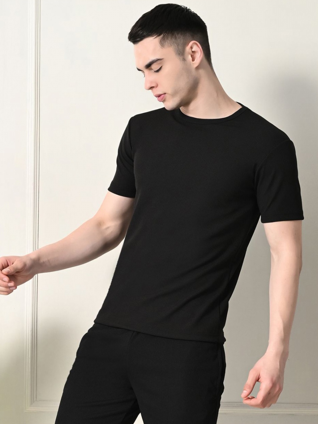 

Moda Rapido Men Solid Round Neck T-shirt, Black