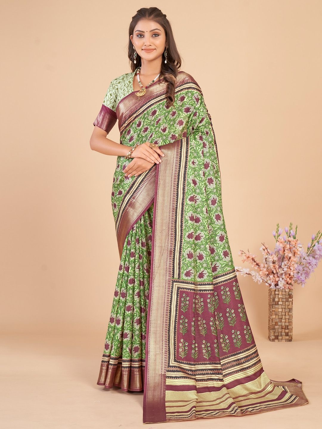 

Mitera Floral Zari Silk Blend Sungudi Saree, Green