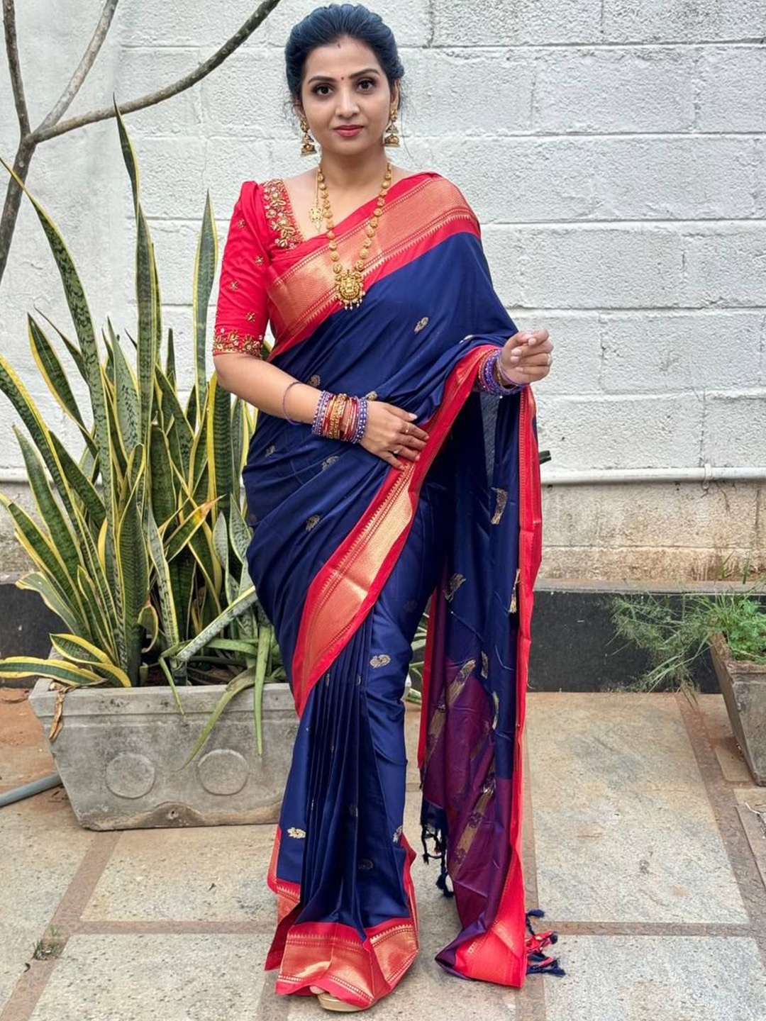 

SILKWEAR Ethnic Motifs Zari Silk Cotton Mysore Silk Saree, Navy blue