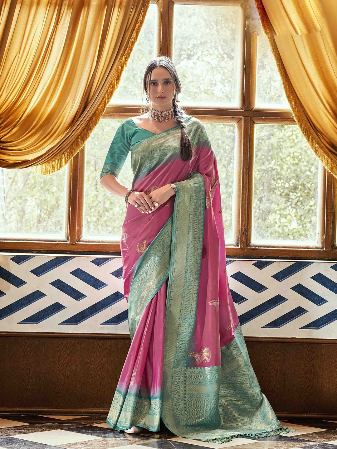 

Blissta Woven Design Zari Linen Blend Saree, Pink
