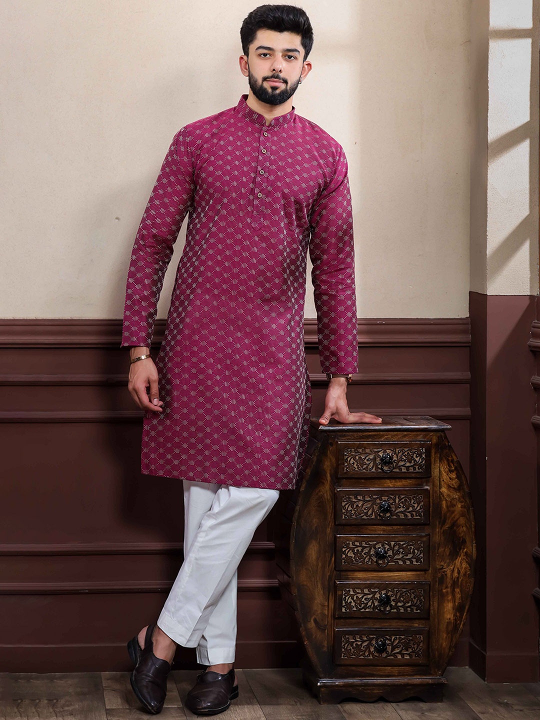 

Koshin Geometric Woven Design Mandarin Collar Kurta, Purple