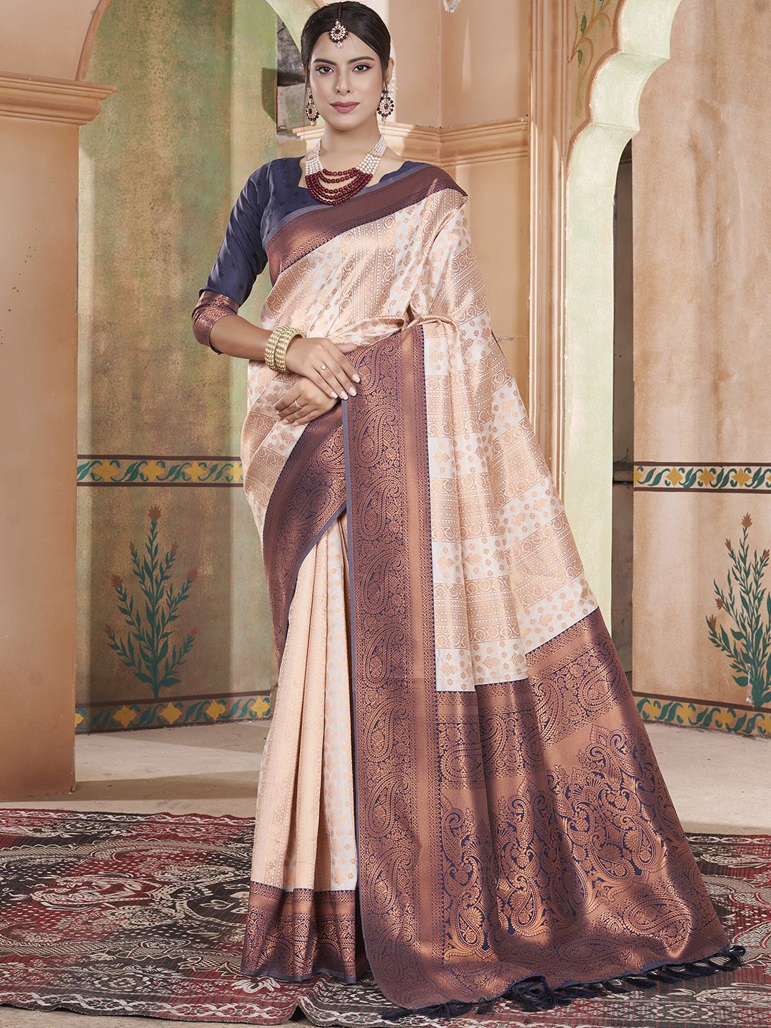 

DIVASTRI Woven Design Zari Silk Blend Kanjeevaram Saree, Cream