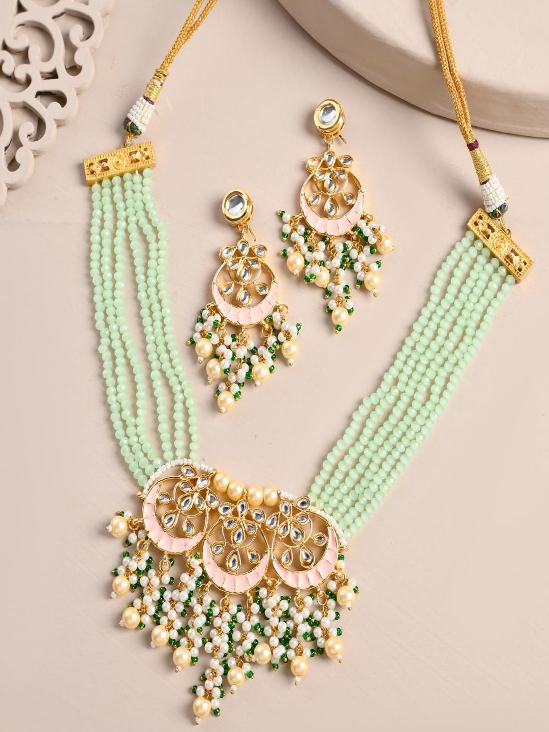 

STYYO Gold-Plated Kundan Studded And Pearls Beaded Jewellery Set