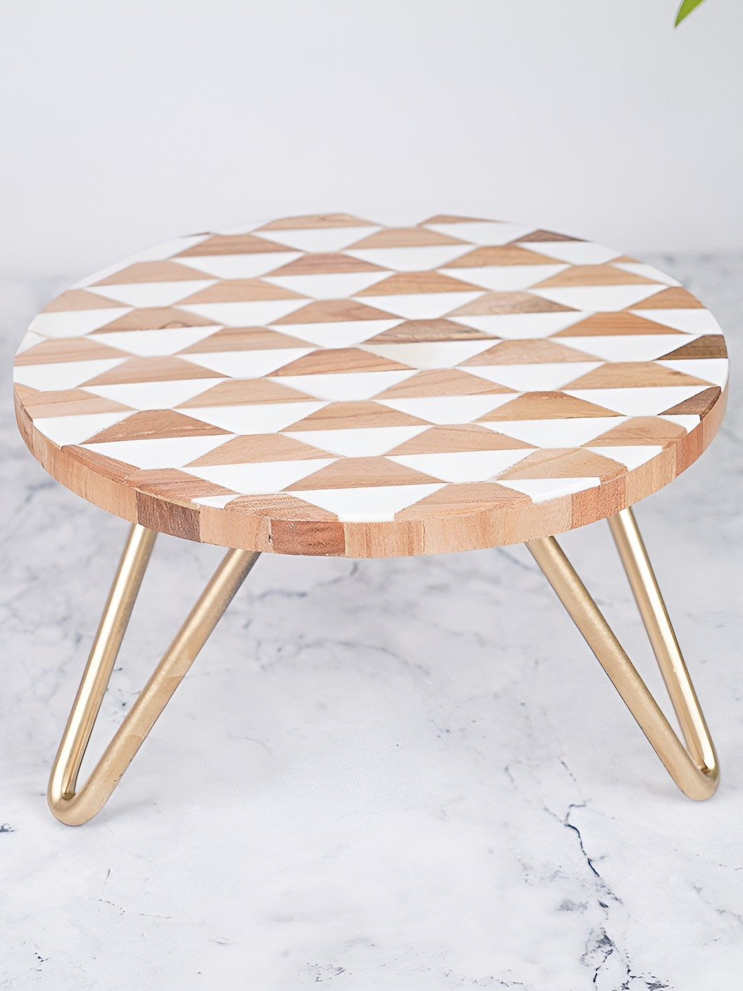 

Indianshelf Brown & White Geometric Printed Wooden Easy to Clean Cake Stand