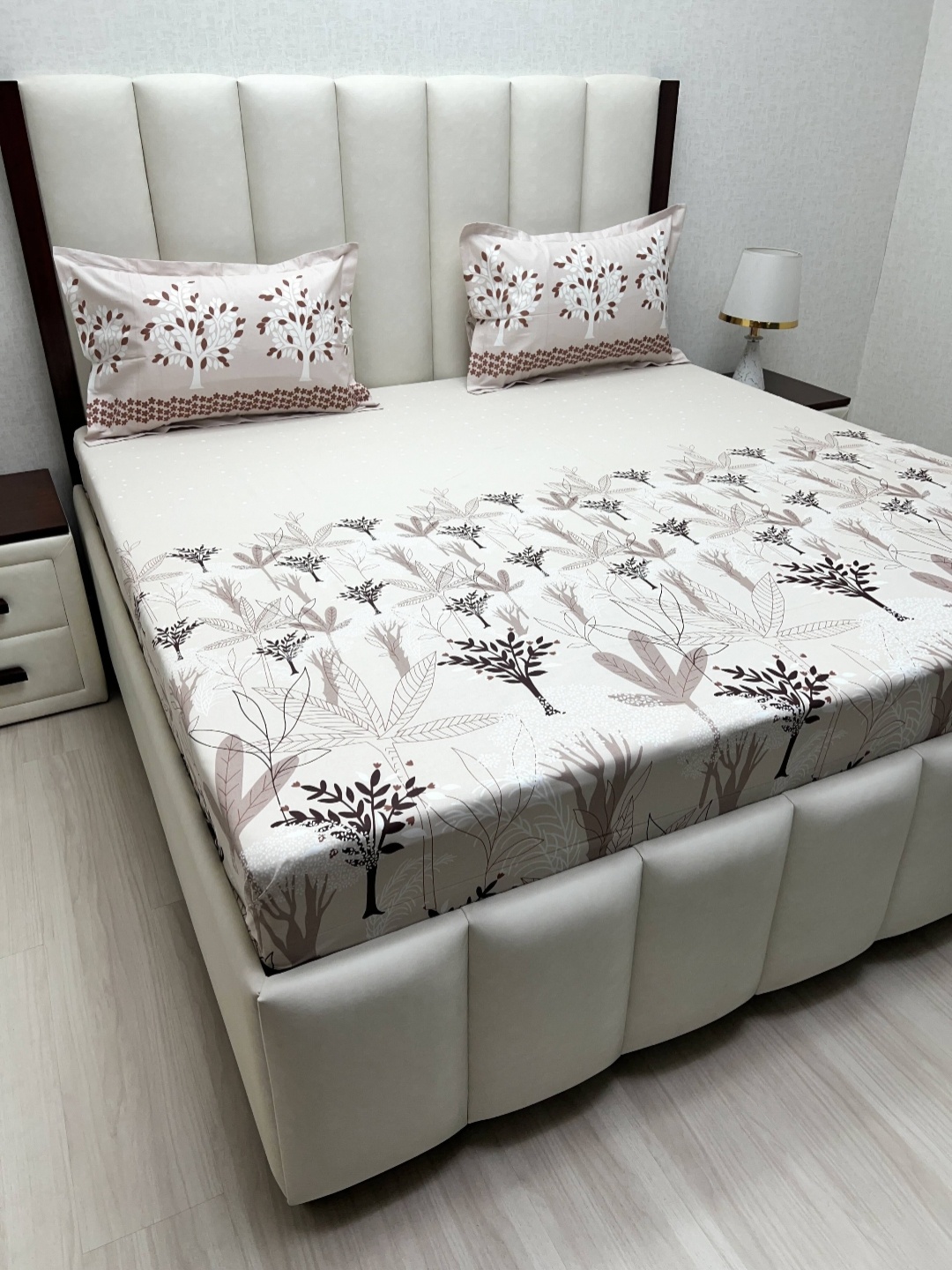 

Pure Decor Lifestyle Brown Printed Pure Cotton 220 TC King Bedsheet Set 2.74 m x 2.74 m