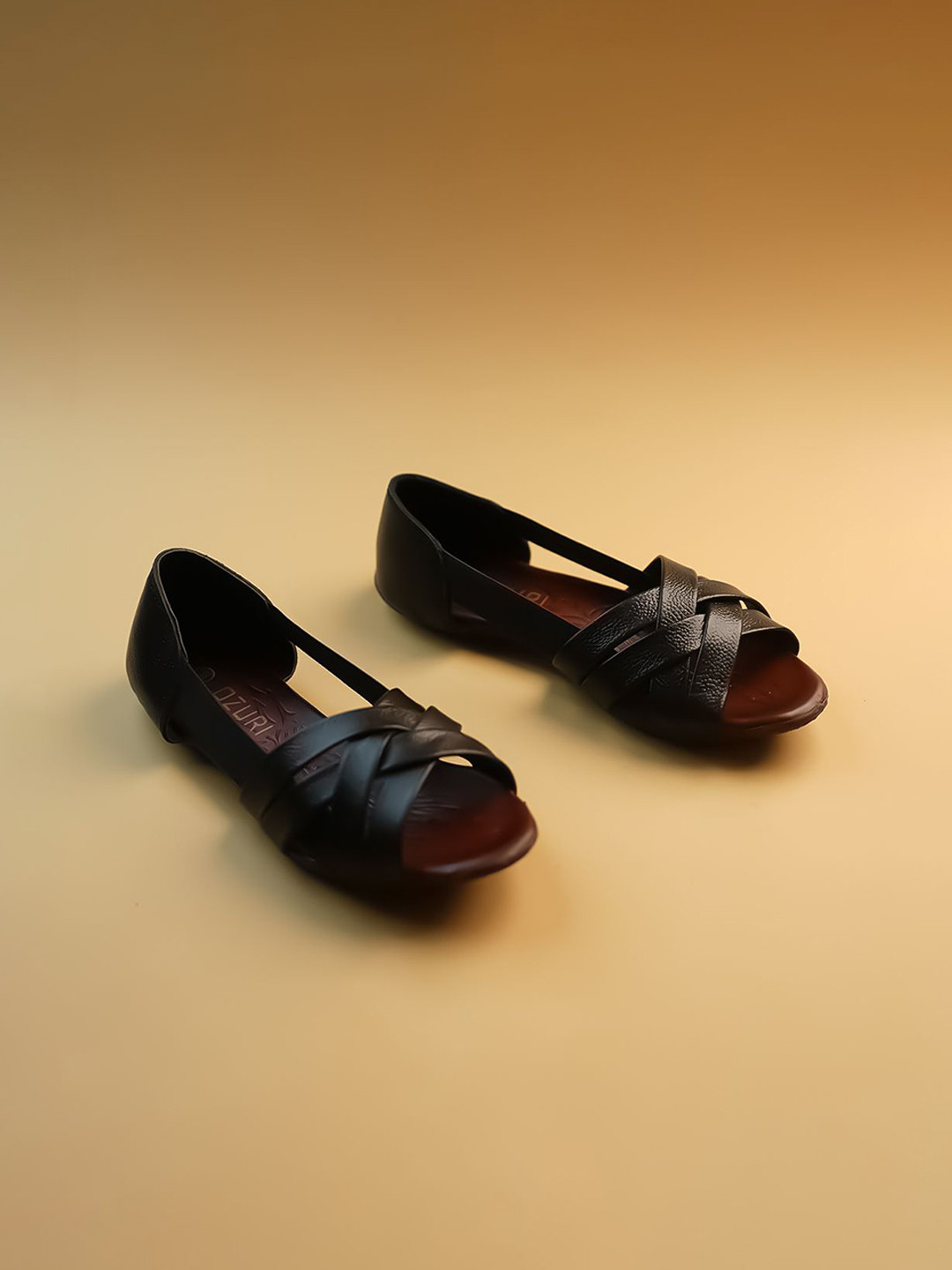 

Ozuri Women Open Toe Flats, Black