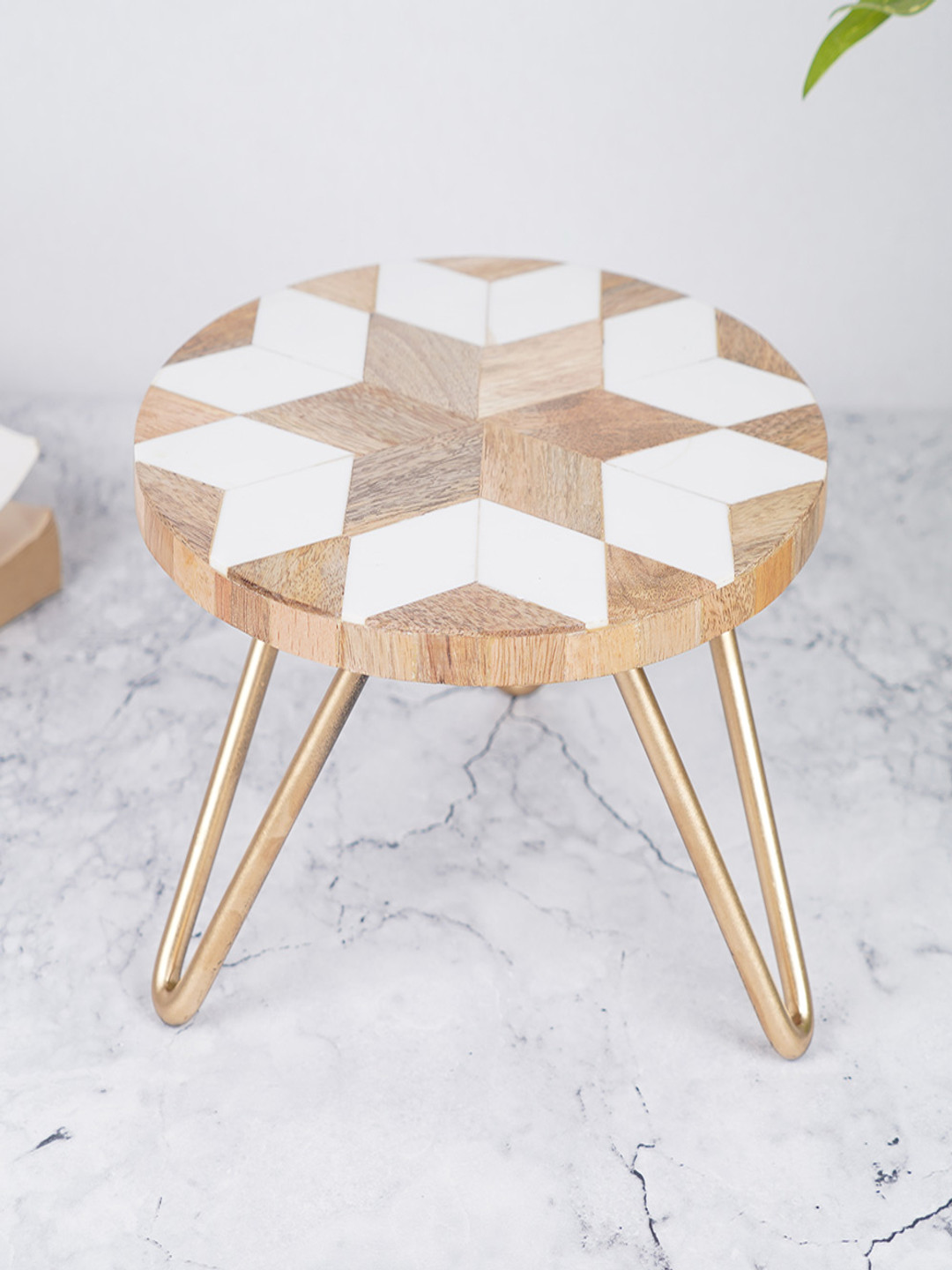 

Indianshelf Brown & White Wooden Easy to Clean Cake Stand