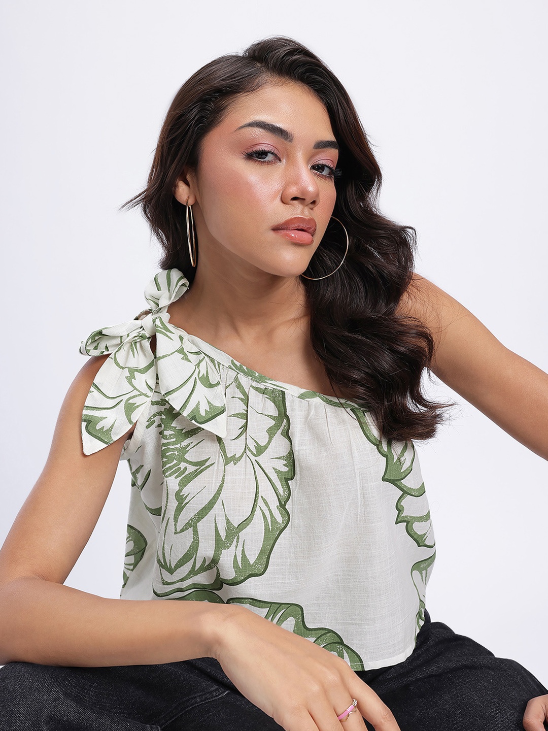 

glitchez Floral Wrap-Up Printed One-Shoulder Crop Top, White