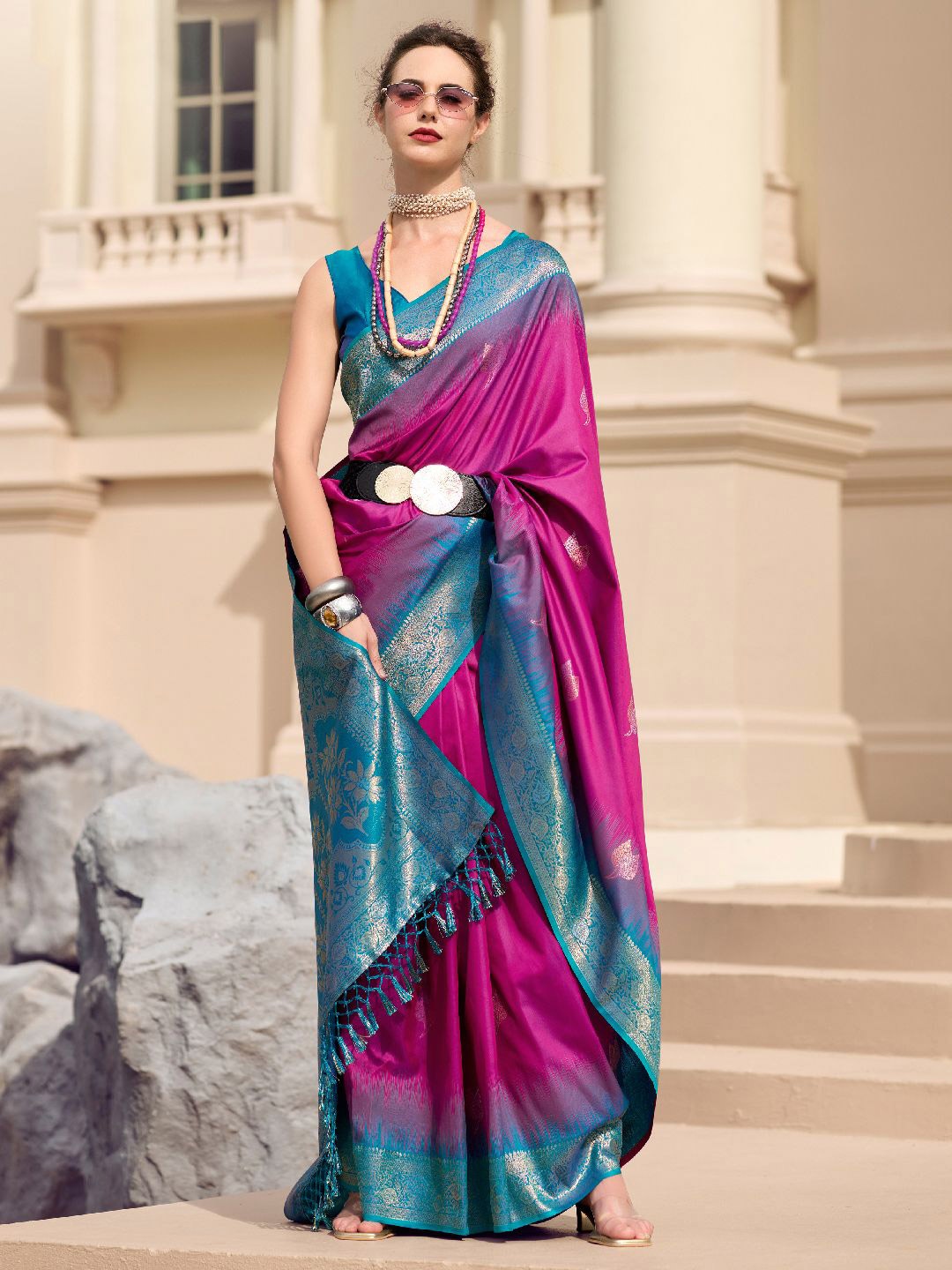 

DIVASTRI Woven Design Zari Silk Blend Saree, Pink