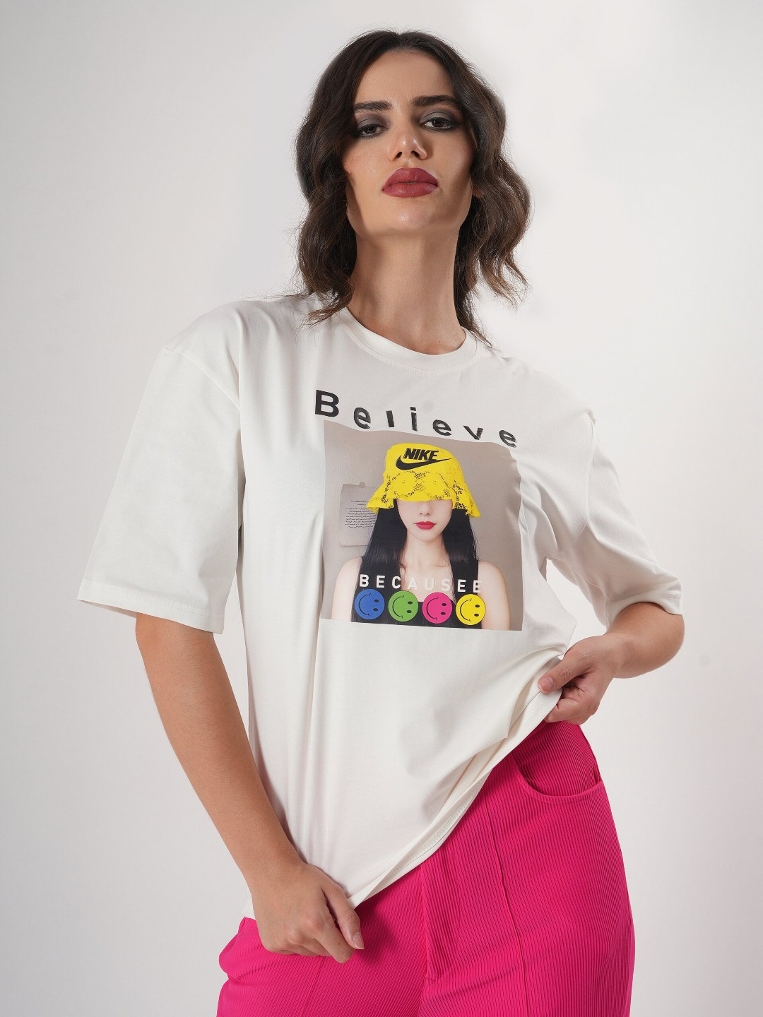 

clobug Women Printed Applique T-shirt, White