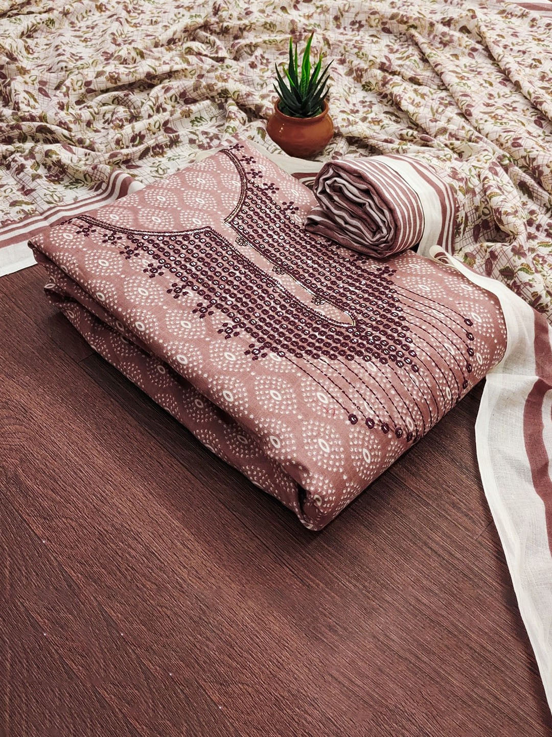 

Rangtulika Geometric Printed Unstitched Dress Material, Peach