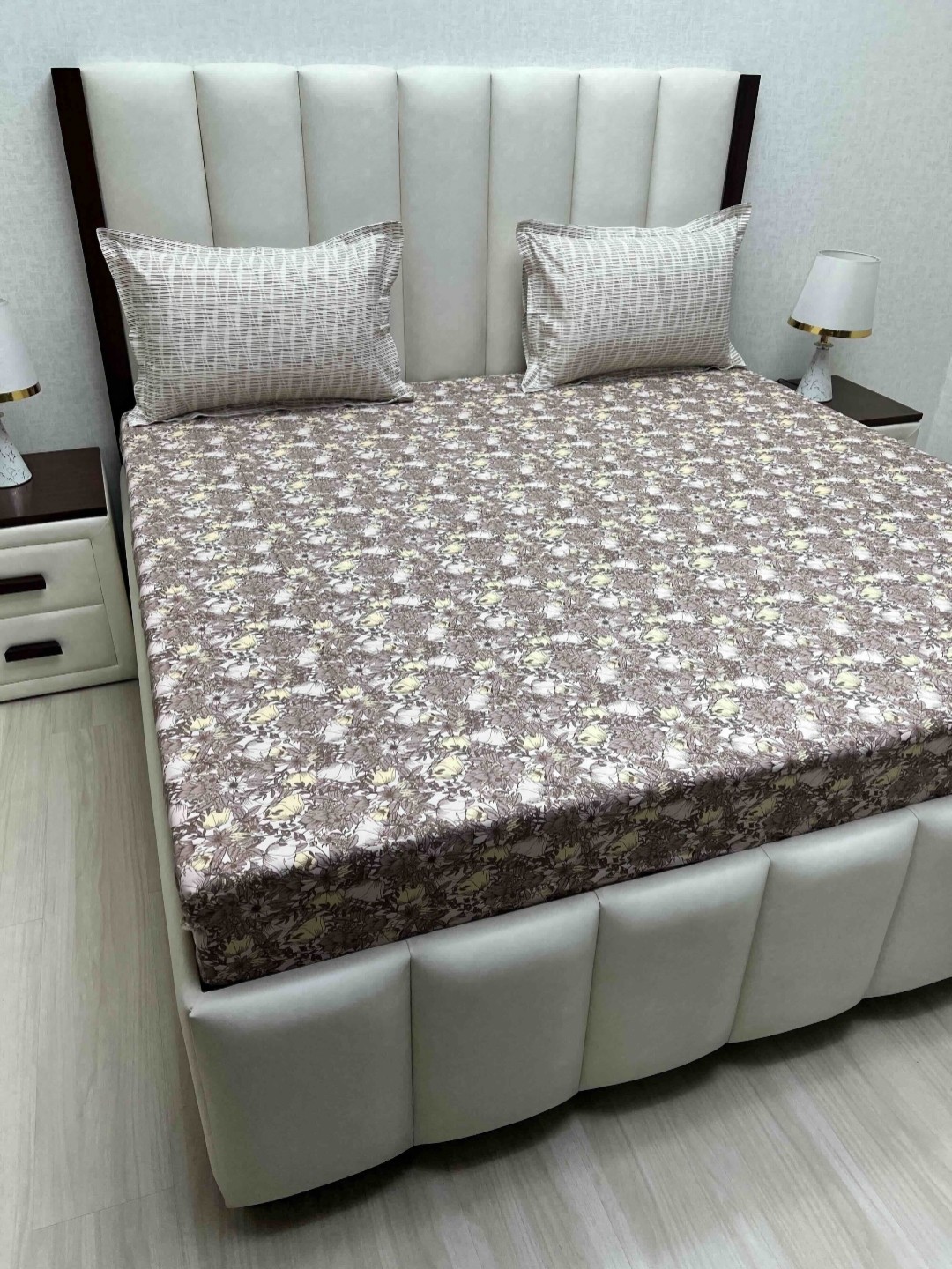 

Pure Decor Lifestyle Brown Printed 240 TC Pure Cotton King Bedsheet Set 2.74 m x 2.74 m