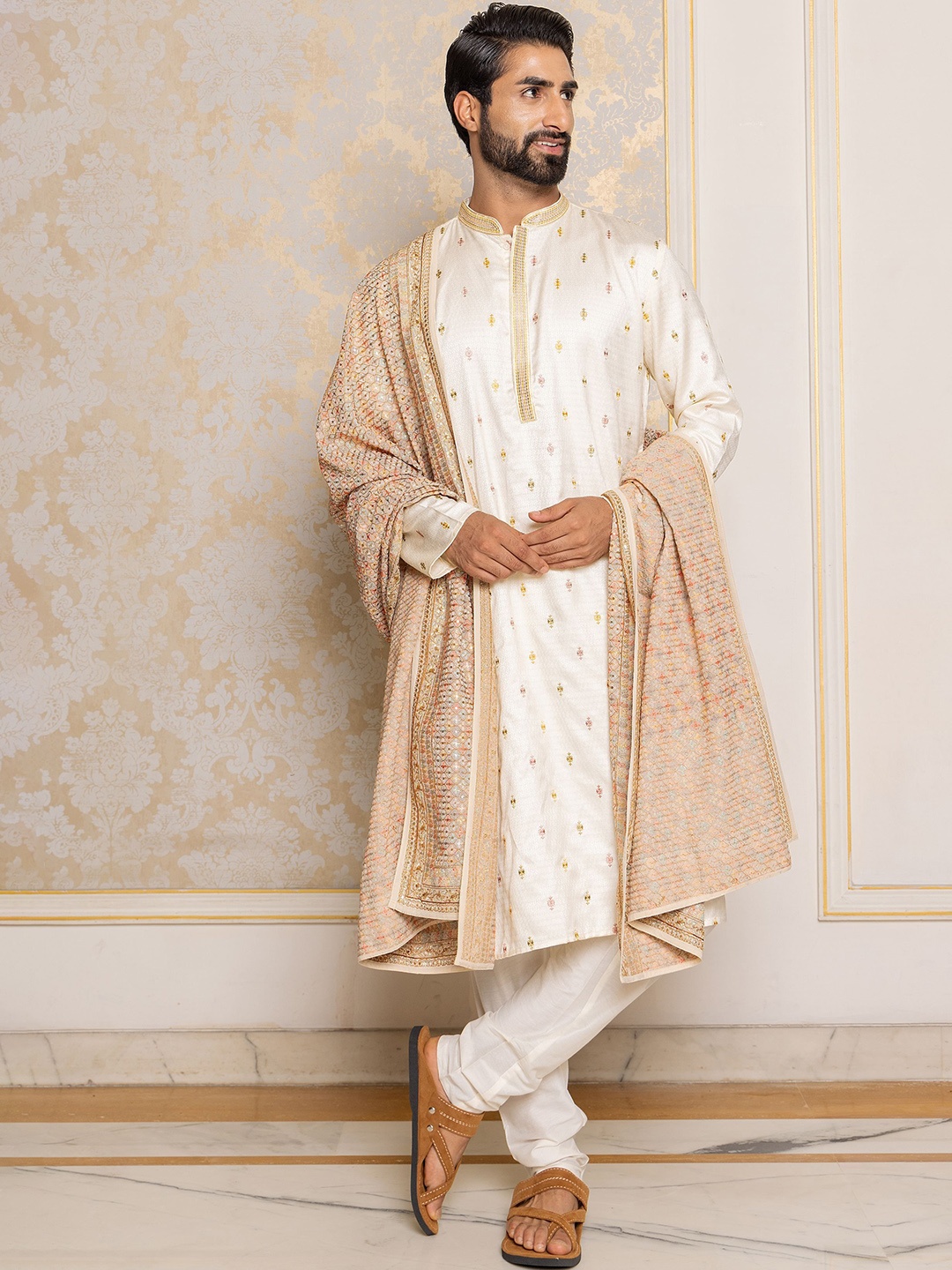 

Ethnic India Floral Embroidered Mandarin Collar Linen Straight Kurta, Cream