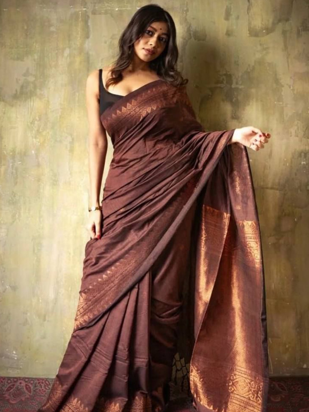 

ZIBLON Woven Design Zari Silk Blend Kanjeevaram Saree, Brown