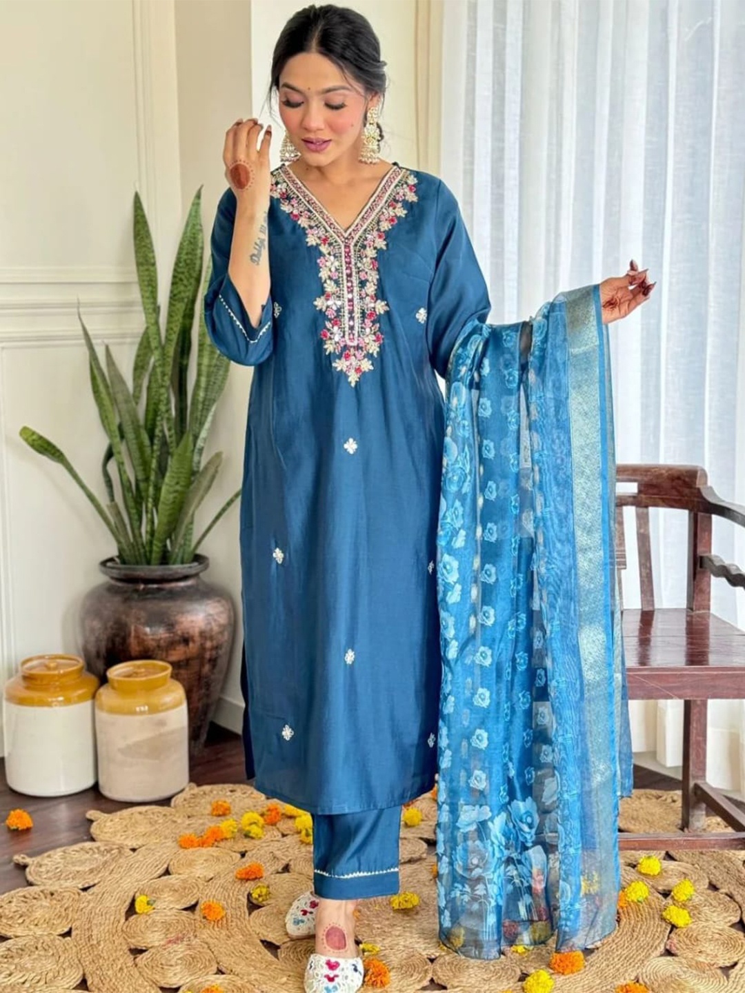 

VIRENDRA TEXTILES Women Floral Embroidered Regular Thread Work Pure Cotton Kurta with Trousers & With Dupatta, Blue