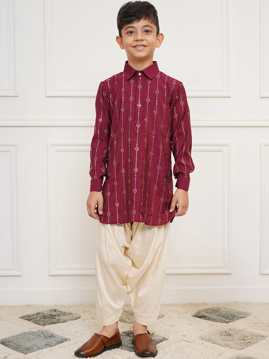 

VASTRAMAY Boys Geometric Printed Shirt Collar Straight Kurta With Patiala, Burgundy