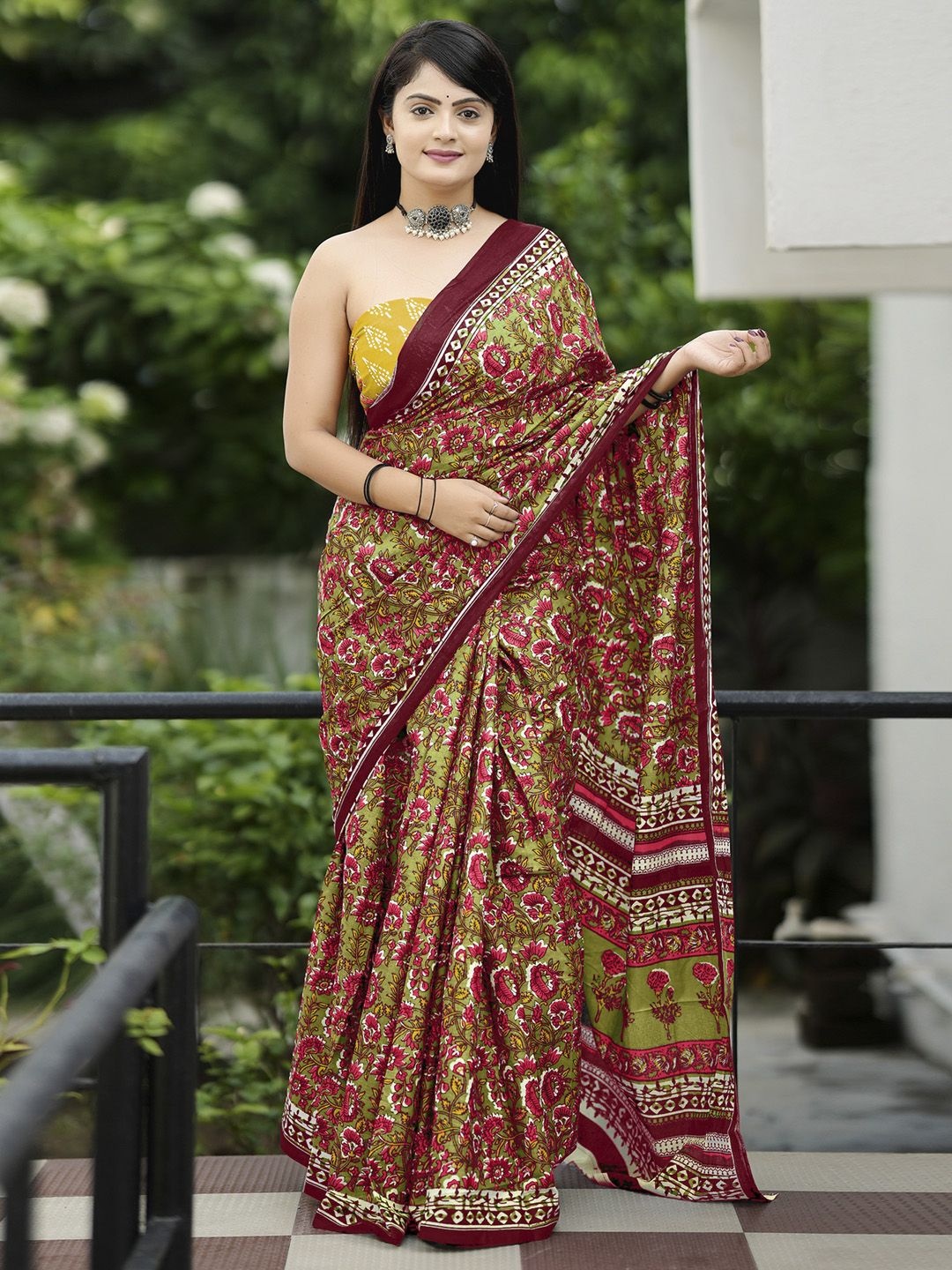 

Mitera Floral Bagru Saree, Olive