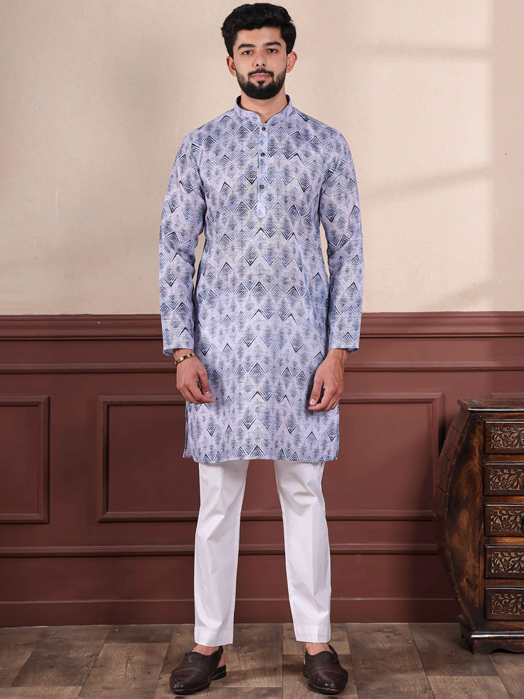 

Koshin Geometric Printed Linen Mandarin Collar Straight Kurta With Pyjamas, Blue