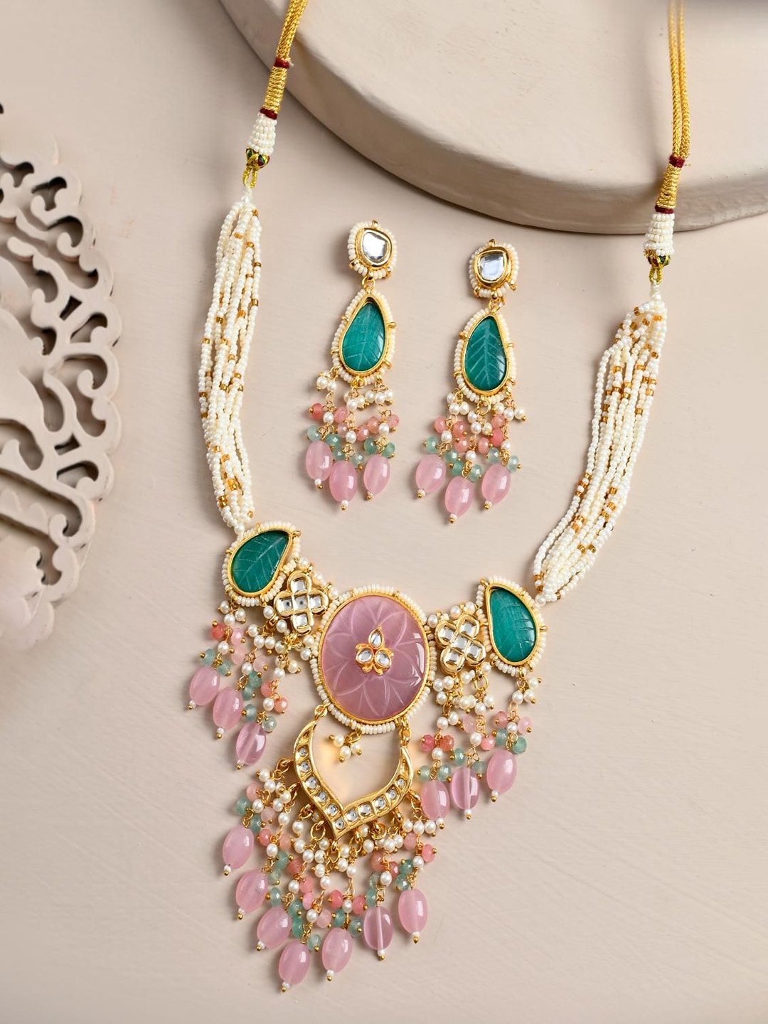 

STYYO Gold-Plated Kundan Stones Studded And Pearls Beaded Jewellery Set, White