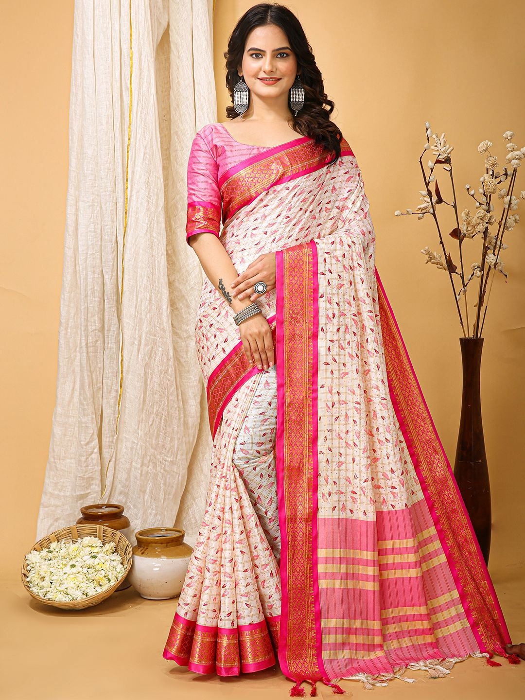 

DIVASTRI Floral Zari Saree, Pink
