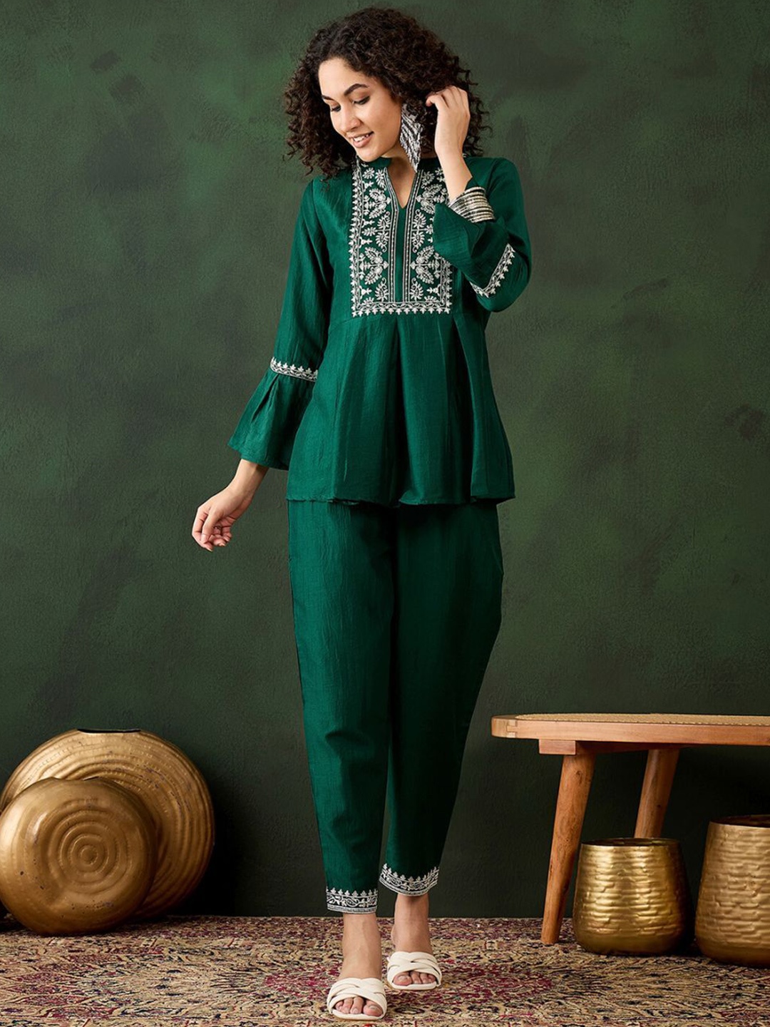 

PIMU Embroidered Mandarin Collar Top With Trousers, Green