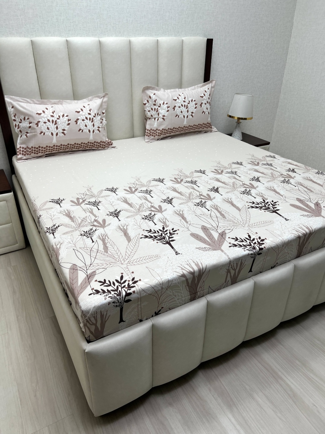 

Pure Decor Lifestyle Brown Printed Pure Cotton 350 TC King Bedsheet Set 2.74 m x 2.74 m