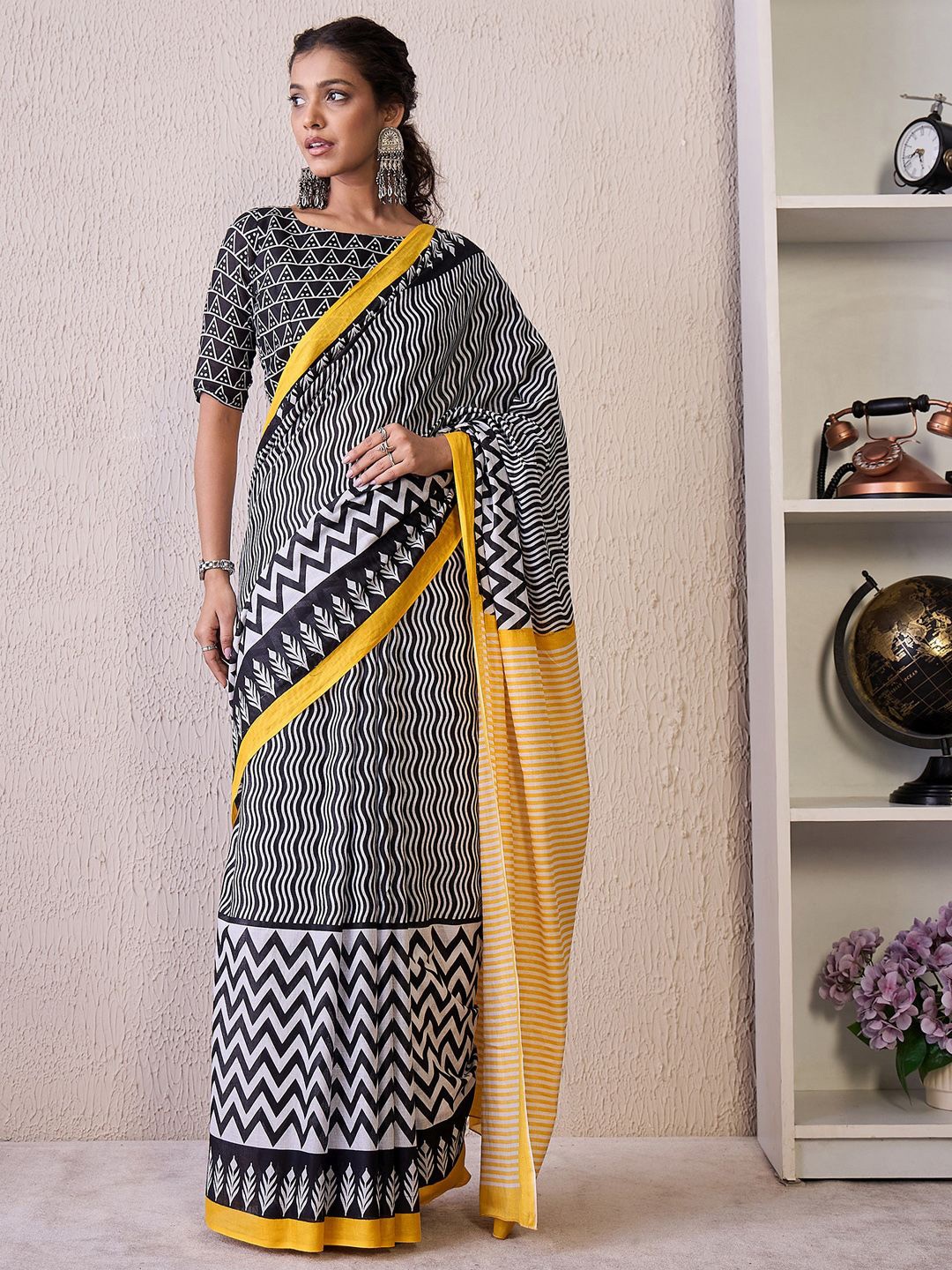 

Mitera Striped Leheriya Saree, Black