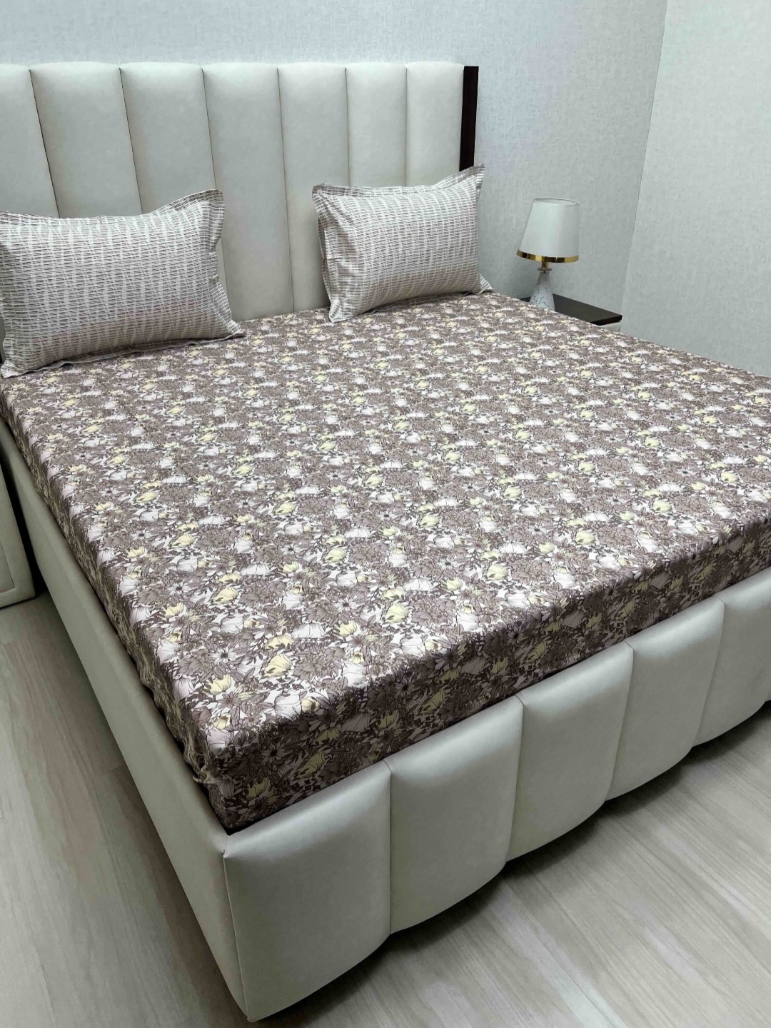 

Pure Decor Lifestyle White Printed Pure Cotton 230 TC King Bedsheet Set-2.74 m x 2.74 m