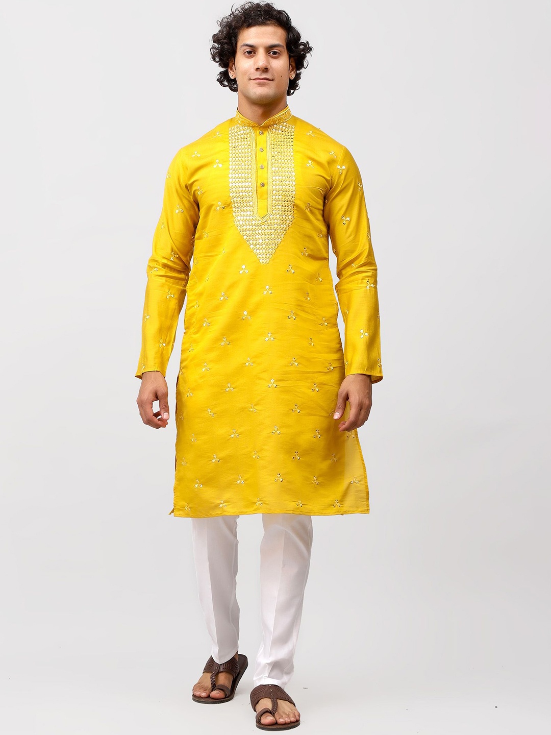 

BLUESAANCHI Men Ethnic Motifs Regular Thread Work Kurta with Trousers, Mustard