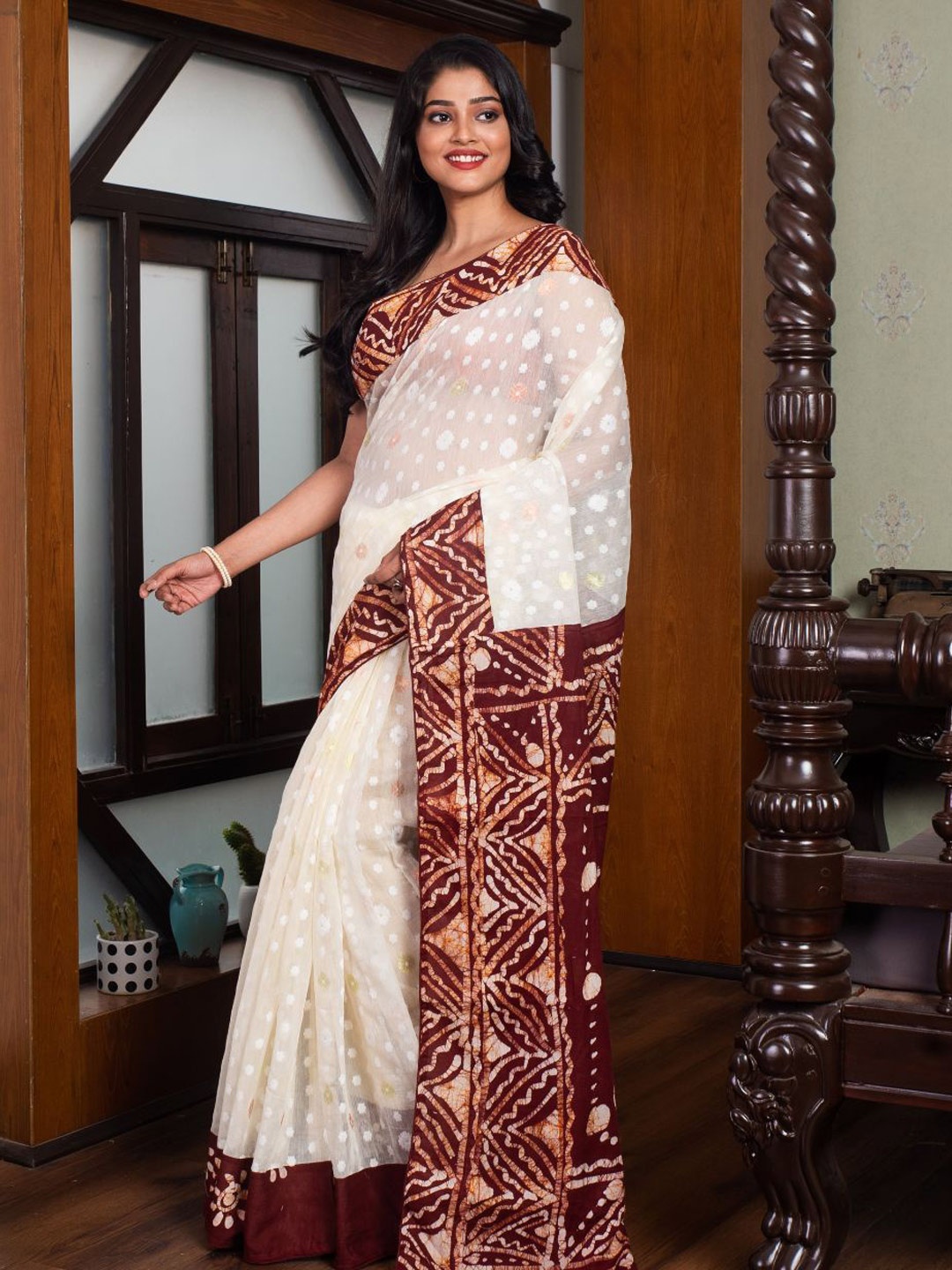 

8POURE Woven Design Pure Cotton Jamdani Saree, White