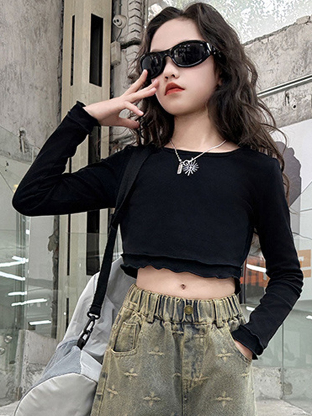 

LULU & SKY Crop Top, Black