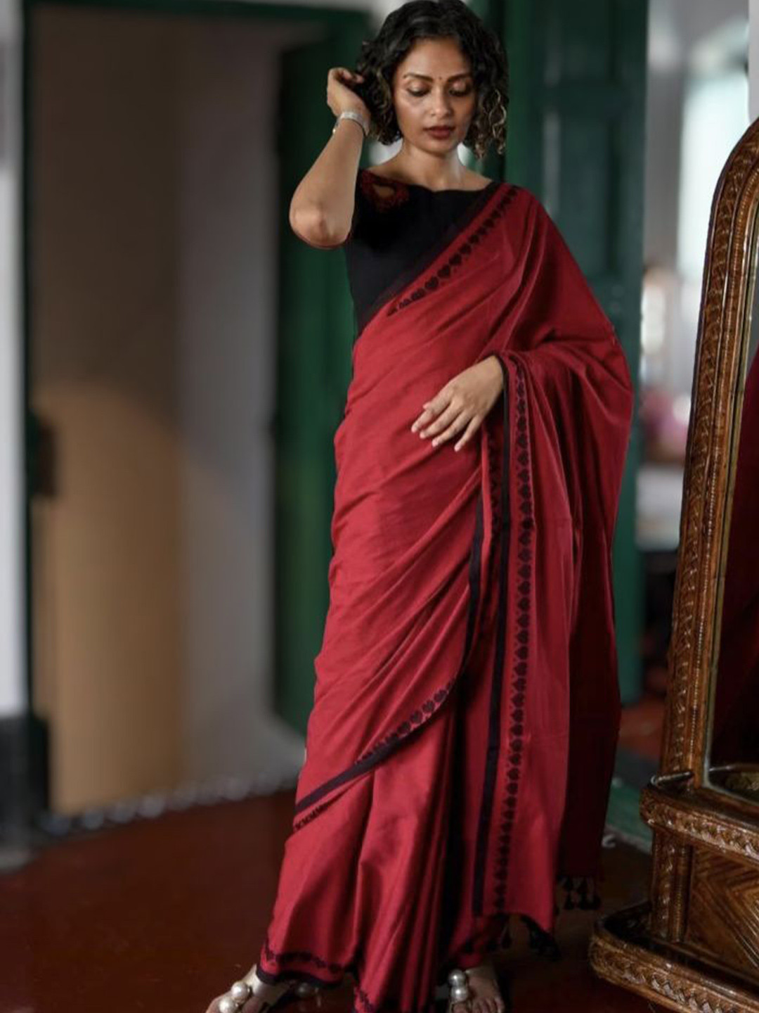 

Ruuprekha Ethnic Motifs Pure Cotton Khadi Saree, Red