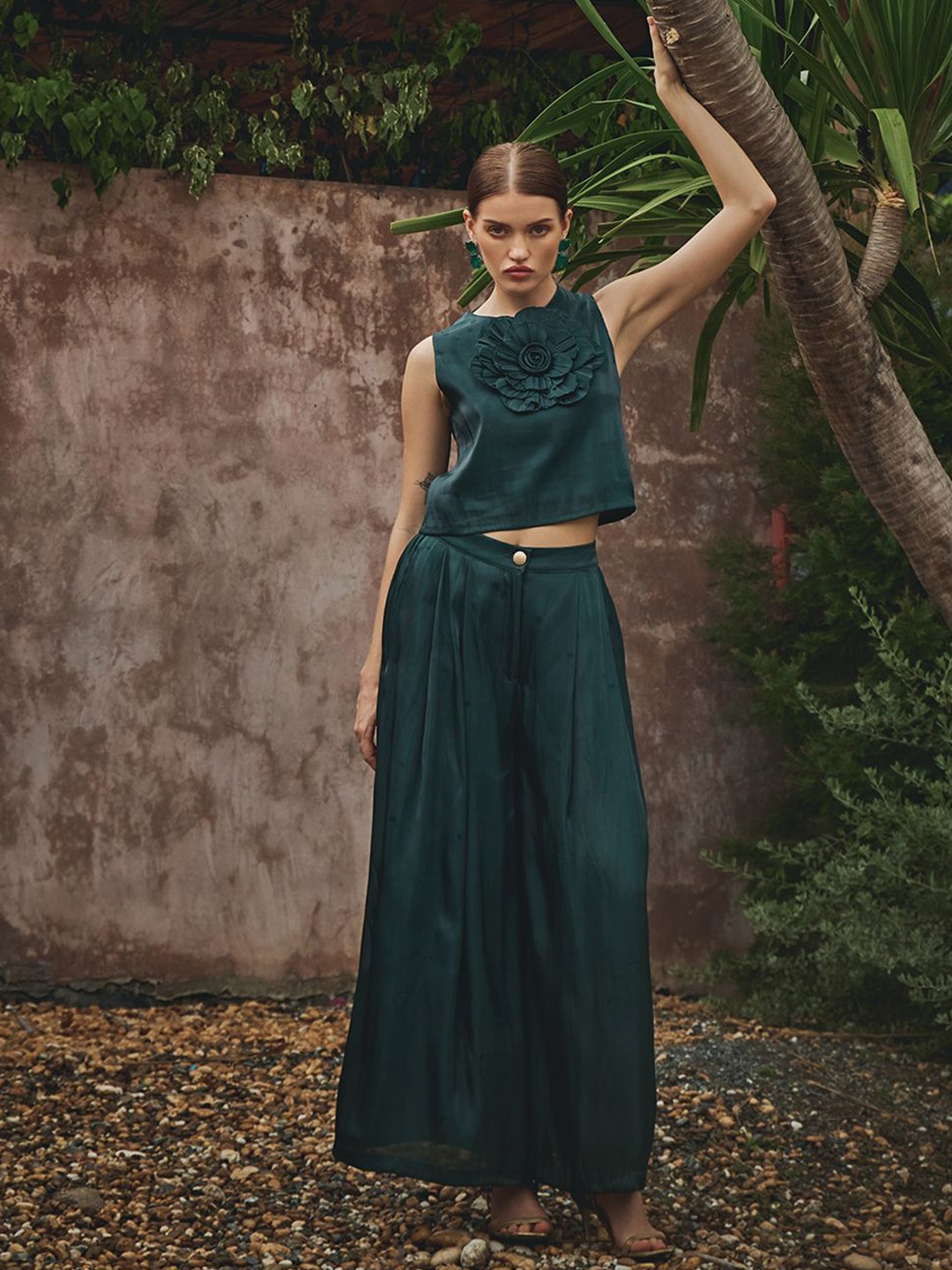 

HOUSE OF FETT Round Neck Sleeveless Crop Top With Palazzos Co-Ords, Green
