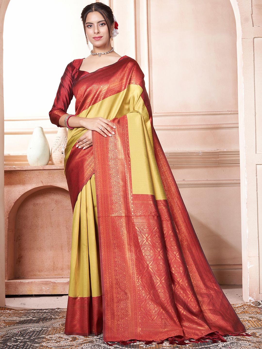 

DIVASTRI Woven Design Zari Silk Blend Kanjeevaram Saree, Yellow