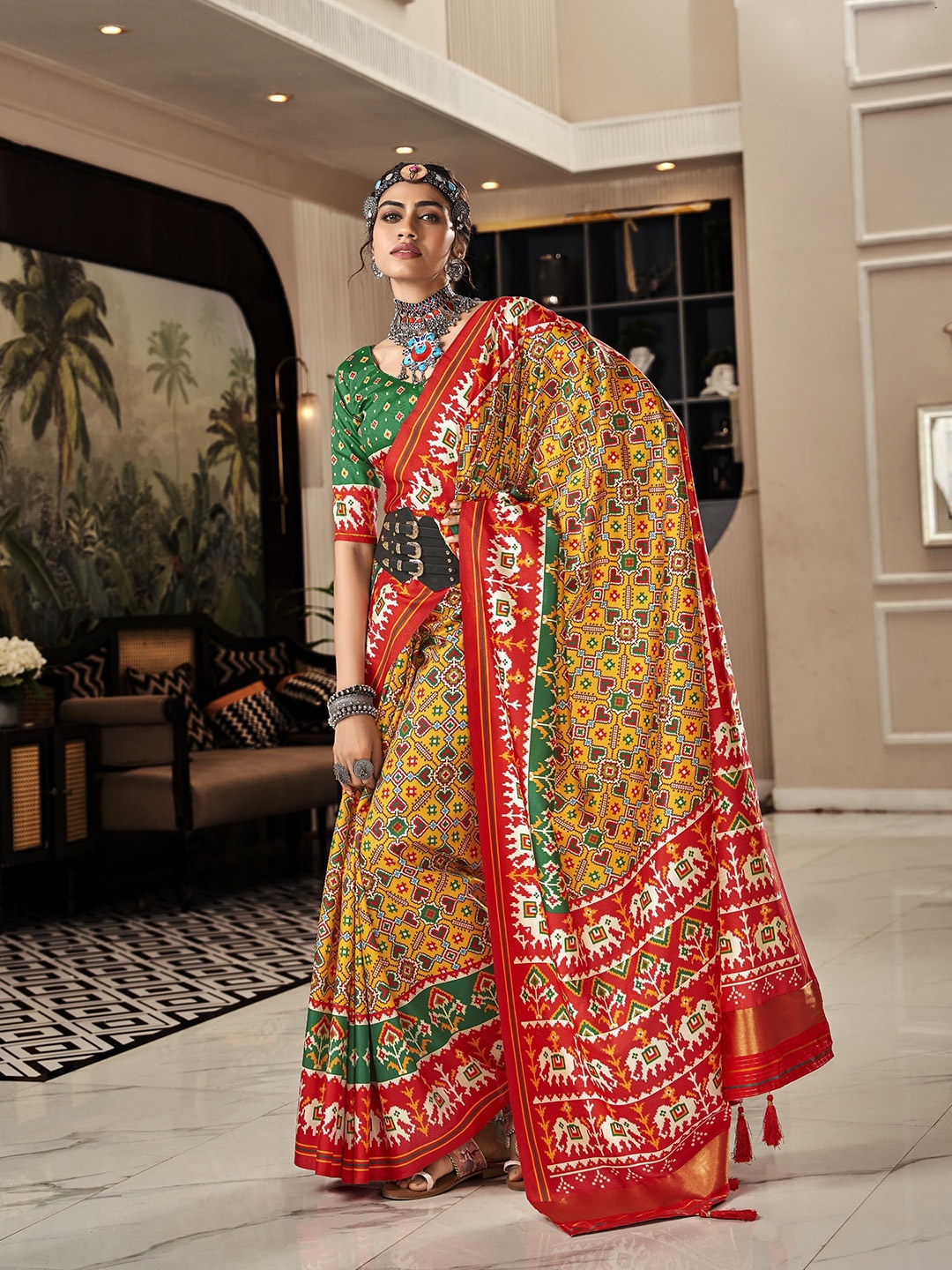 

Blissta Floral Silk Blend Patola Saree, Yellow