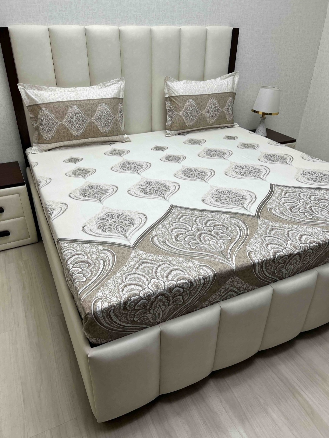 

Pure Decor Lifestyle Brown Printed 330 TC Pure Cotton King Bedsheet Set 2.74 m x 2.74 m