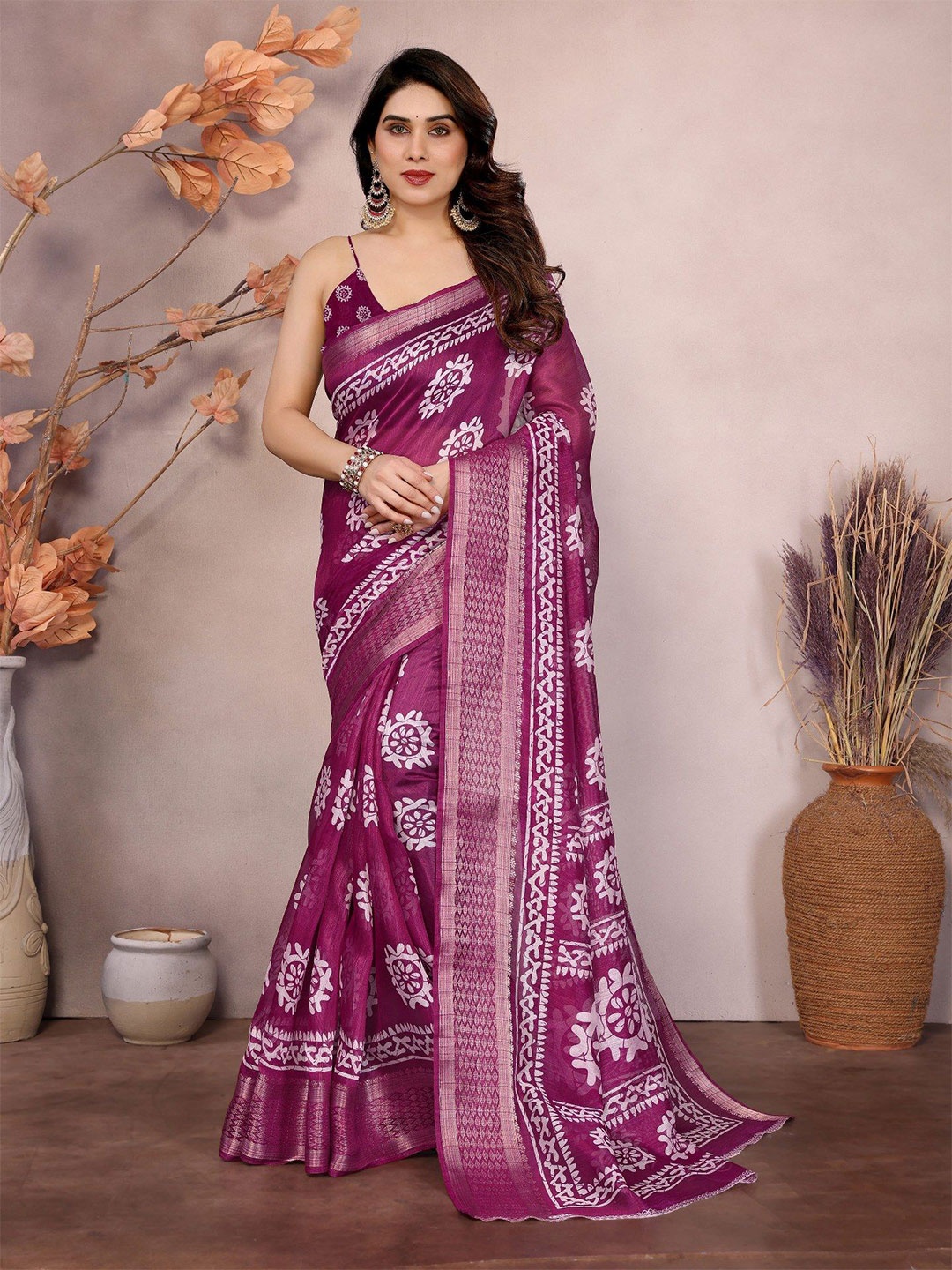 

Moda Rapido Ethnic Motifs Zari Saree, Purple