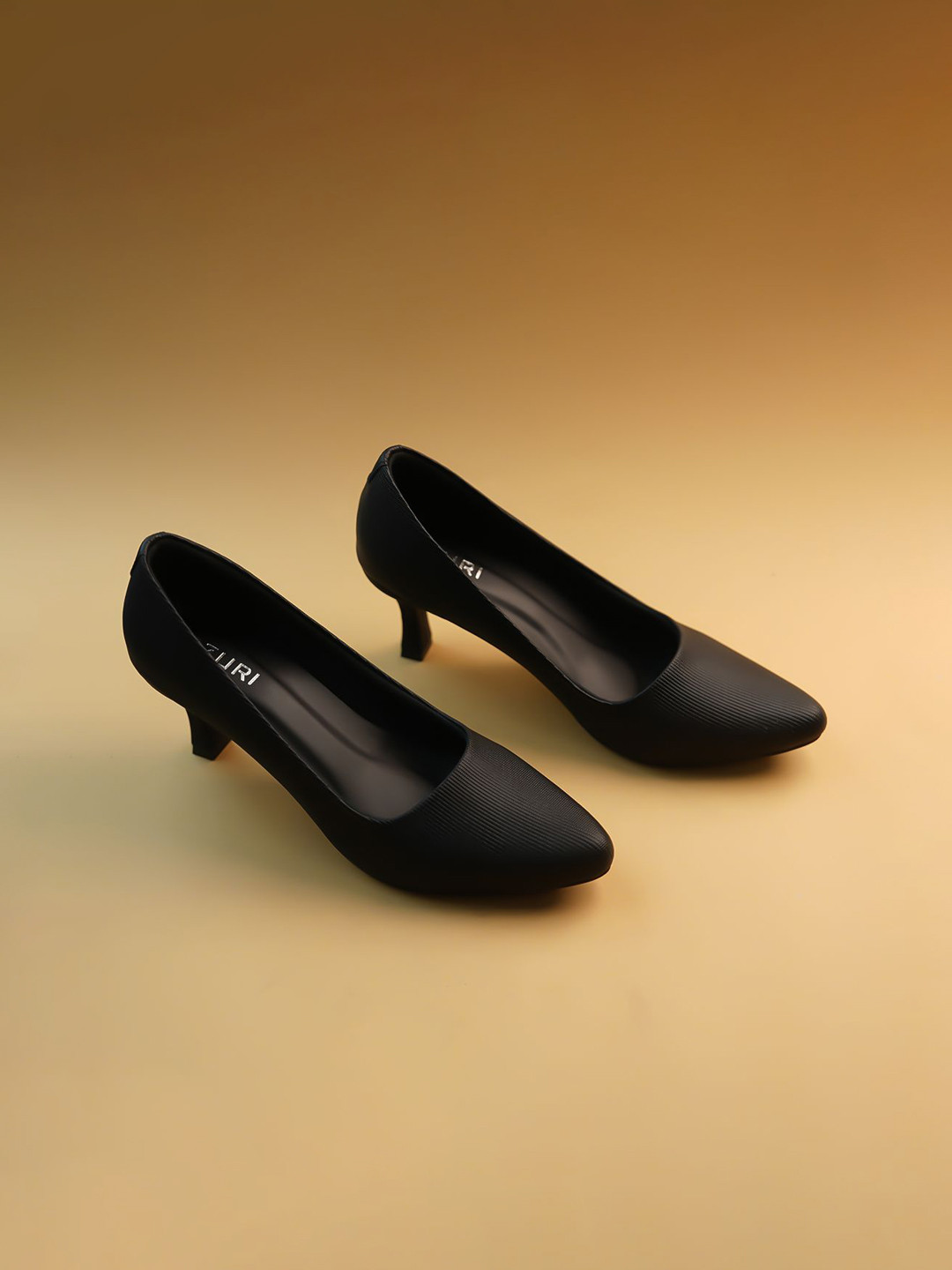 

Ozuri Textured Party Kitten Pumps, Black