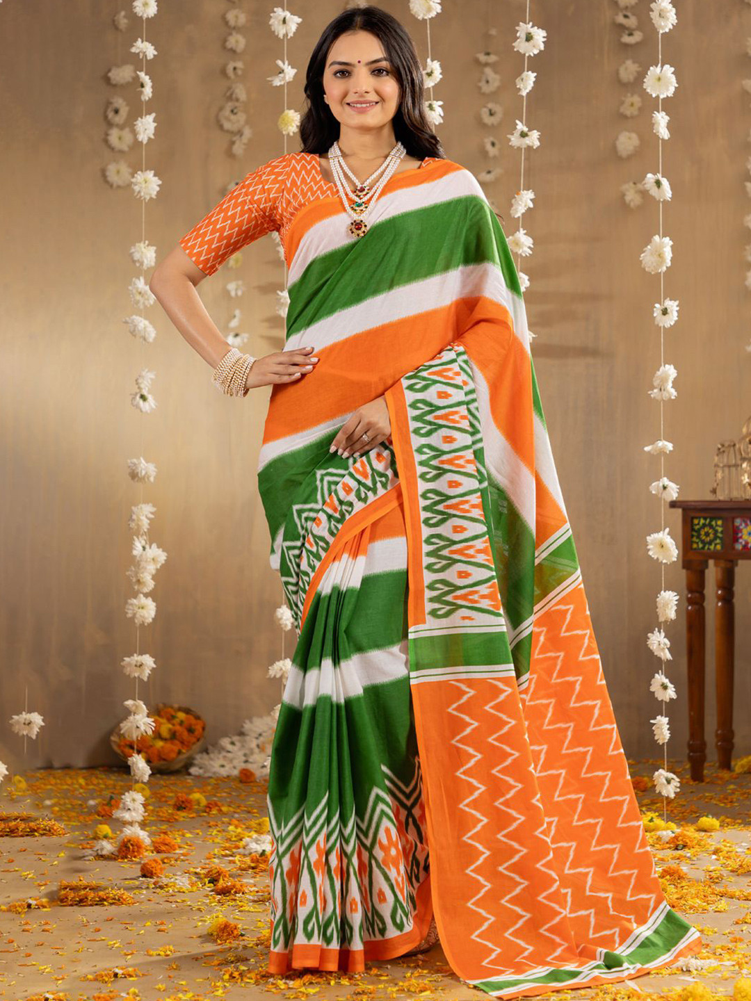 

Mitera Ethnic Motifs Ikat Saree, Green