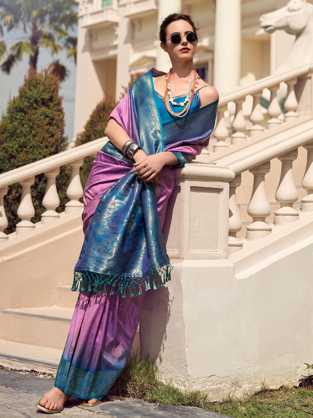 

DIVASTRI Woven Design Zari Silk Blend Saree, Lavender
