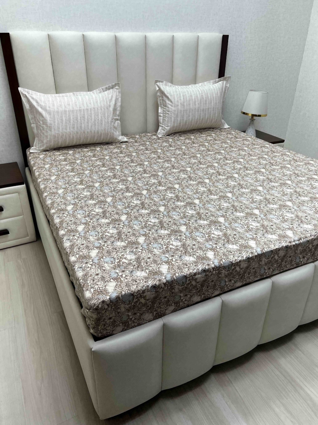 

Pure Decor Lifestyle Brown Printed Pure Cotton 220 TC King Bedsheet Set 2.74 m x 2.74 m